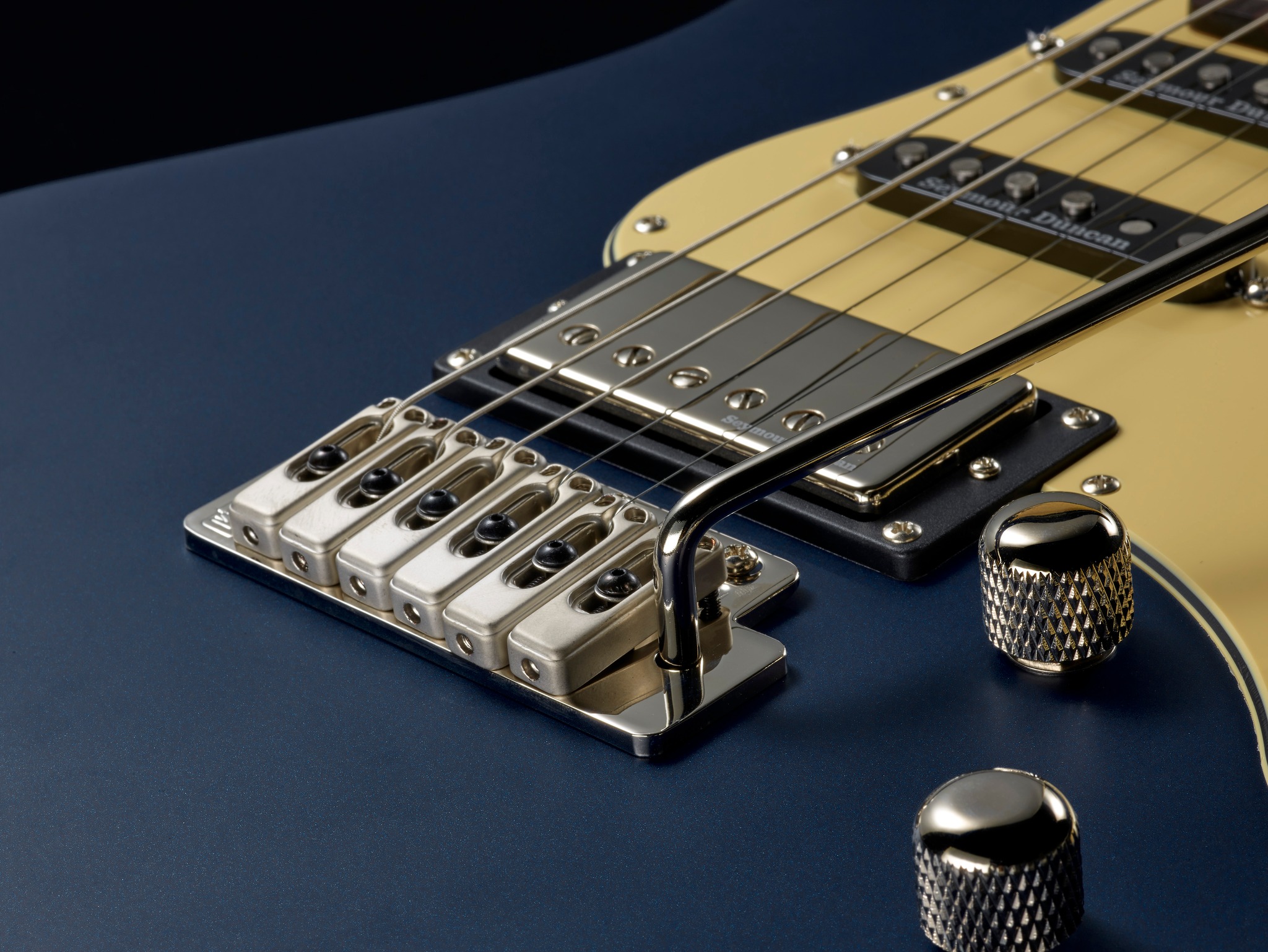 Yamaha Pacifica 821DX guitar with DiMarzio Blue Velvet pickup