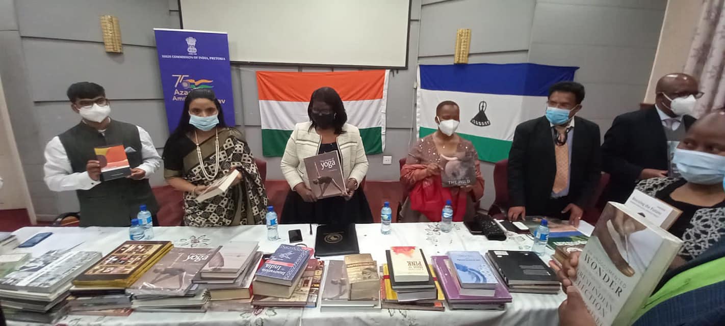 As part of #AmritMahotsav celebrations, 75 books on 🇮🇳 were gifted to ...
