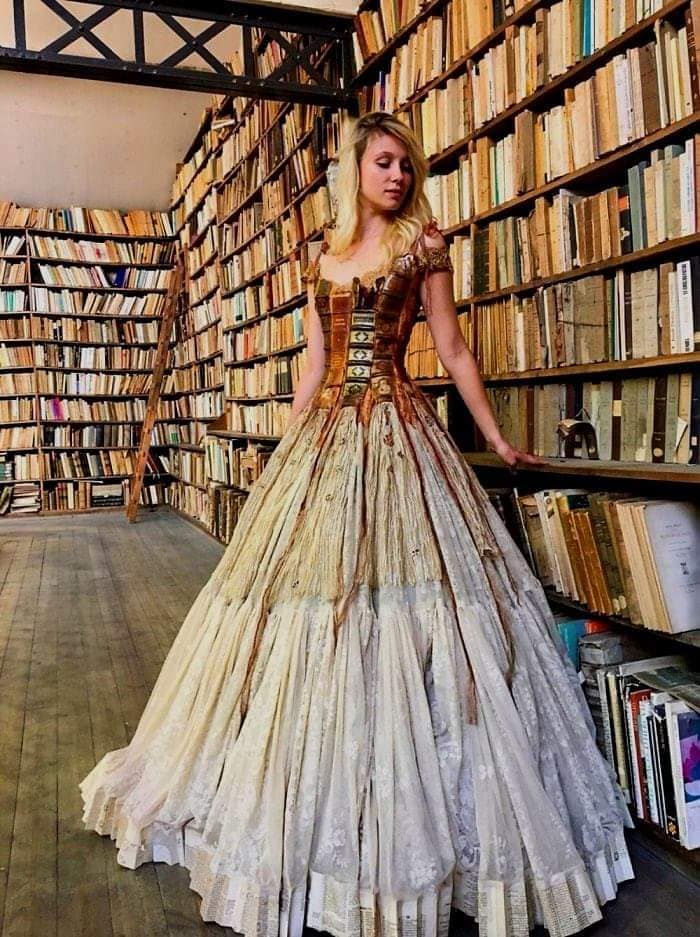アメリヴィンテージ　LAYERED FOREIGN BOOKS DRESS 📖 A Dress Made From Old Books 📖 . 📖 