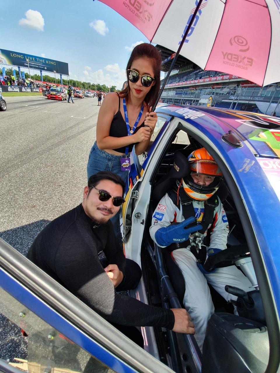 มีทั้งพริตตี้ พริตเตอร์มาให้กำลังใจ... - Team Donut Racing | Facebook