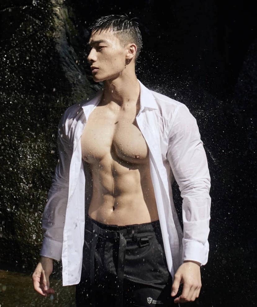 网络帅哥 彭果 颜值高吸引眼球!... - Unofficial Moses Chan