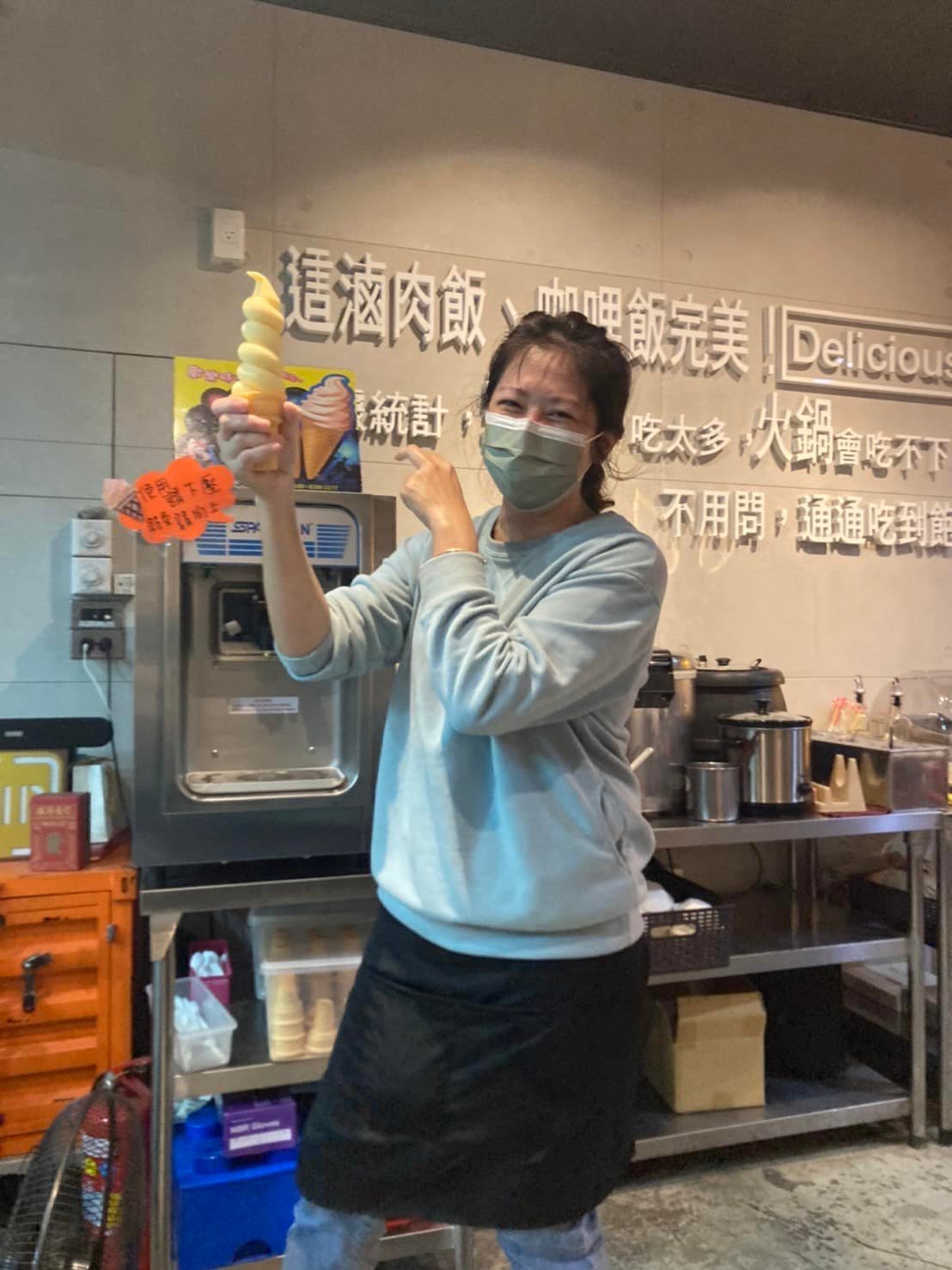 麻佬二 手作麻辣 - 終於熬到連假啦，晚上快來麻佬二好好犒賞一下辛苦的自己，我們的香草霜淇淋，不誇張，真的很香很濃好像...
