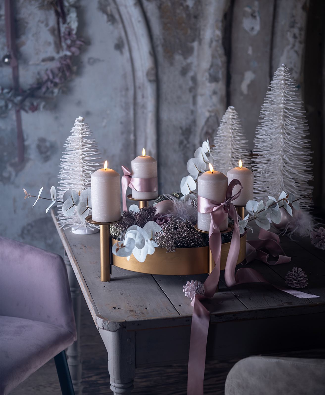 Turn all the lights on!🤩 Hier mal ein Adventskranz-Look für alle Haustier-Lover: LED-Kerzen! Das Ensemble sieht also nicht nur gut aus, sondern ist auch sicher vor unseren liebsten Vierbeinern.🤍 . . . #