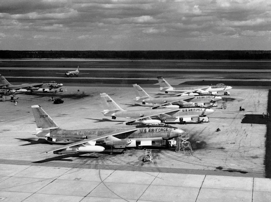 MilitaryPhotoDepot - The B-47E was an improved version of the -B model ...
