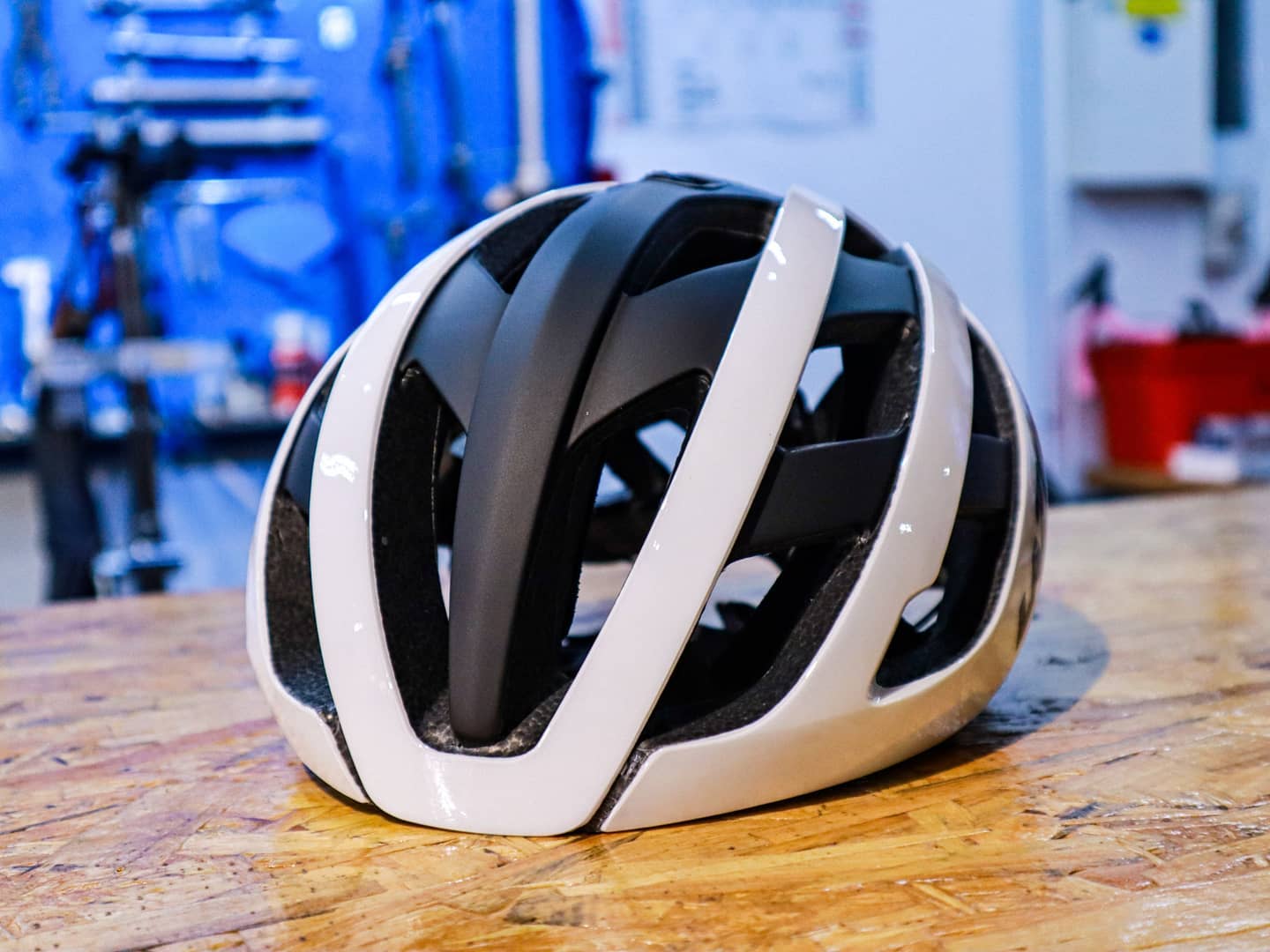 lazer asian fit helmet Tonic KinetiCore performance road helmet that is as comfortable as it is safe Lazer Compact Helm Lazer Sepeda