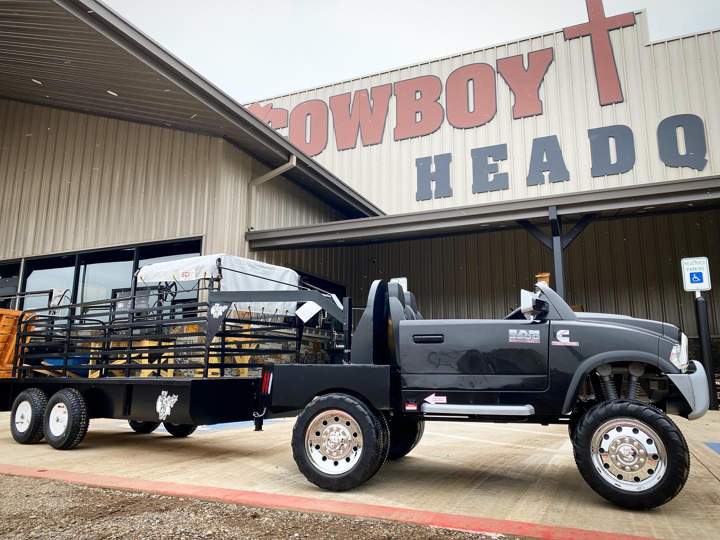 Check out this Ranchin’ Rigs truck... - Cowboy Headquarters