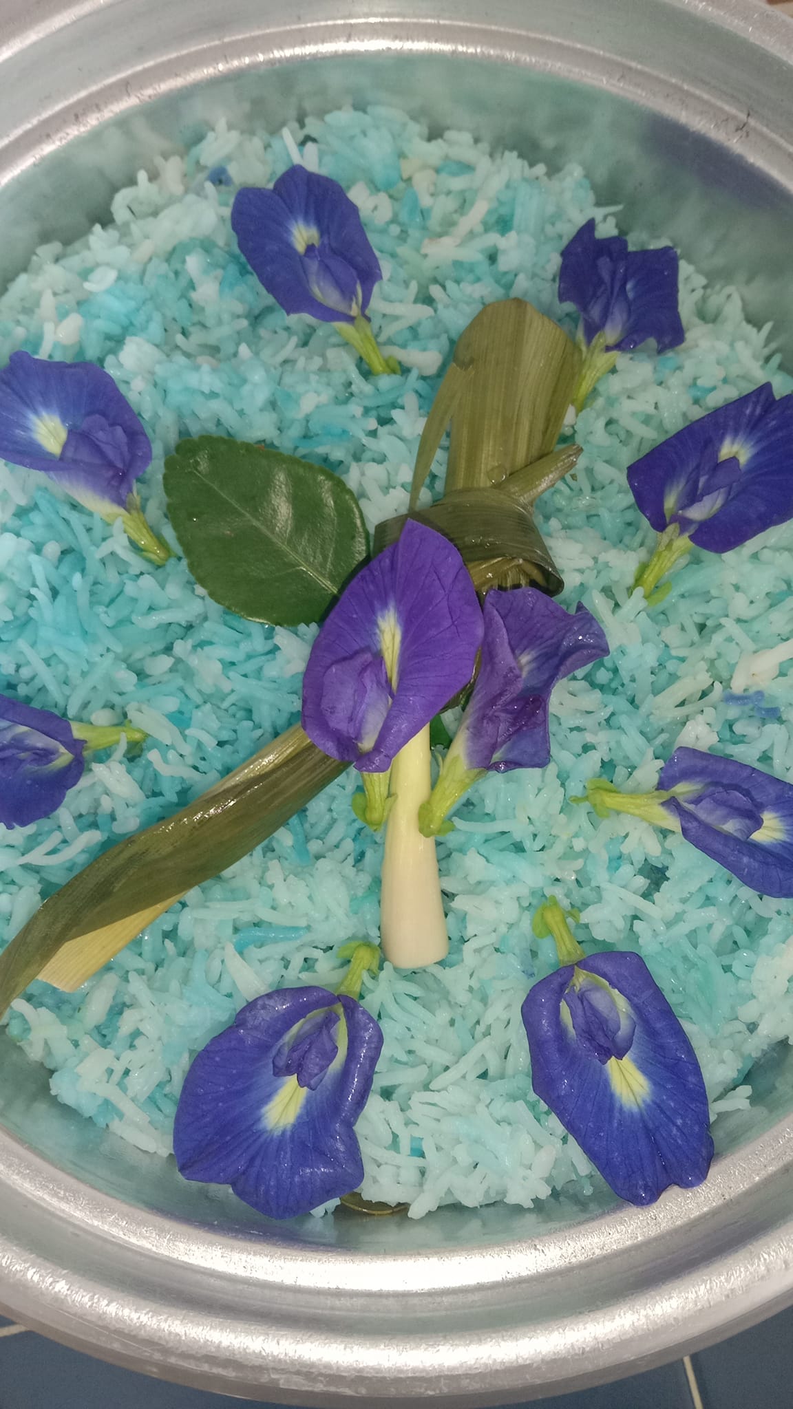 NASI KERABU (BUTTERFLY PEA RICE)... - Jayanaaga Home Made | Facebook