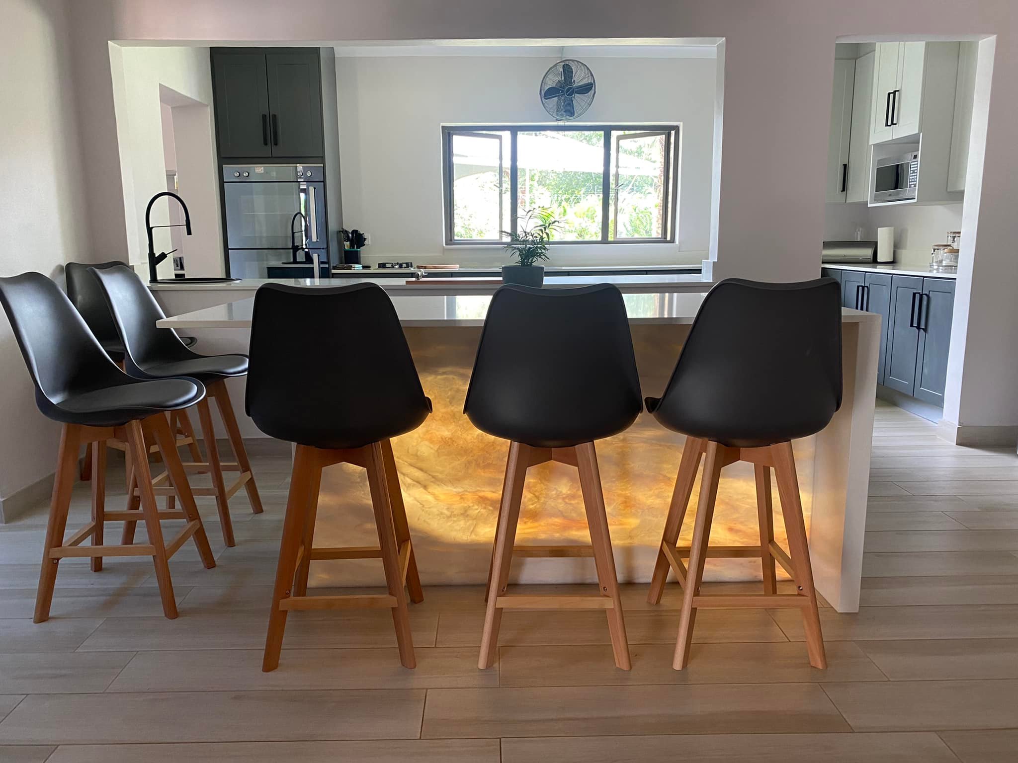Look 👀 at this stunning kitchen which was designed & fitted by Jane ...