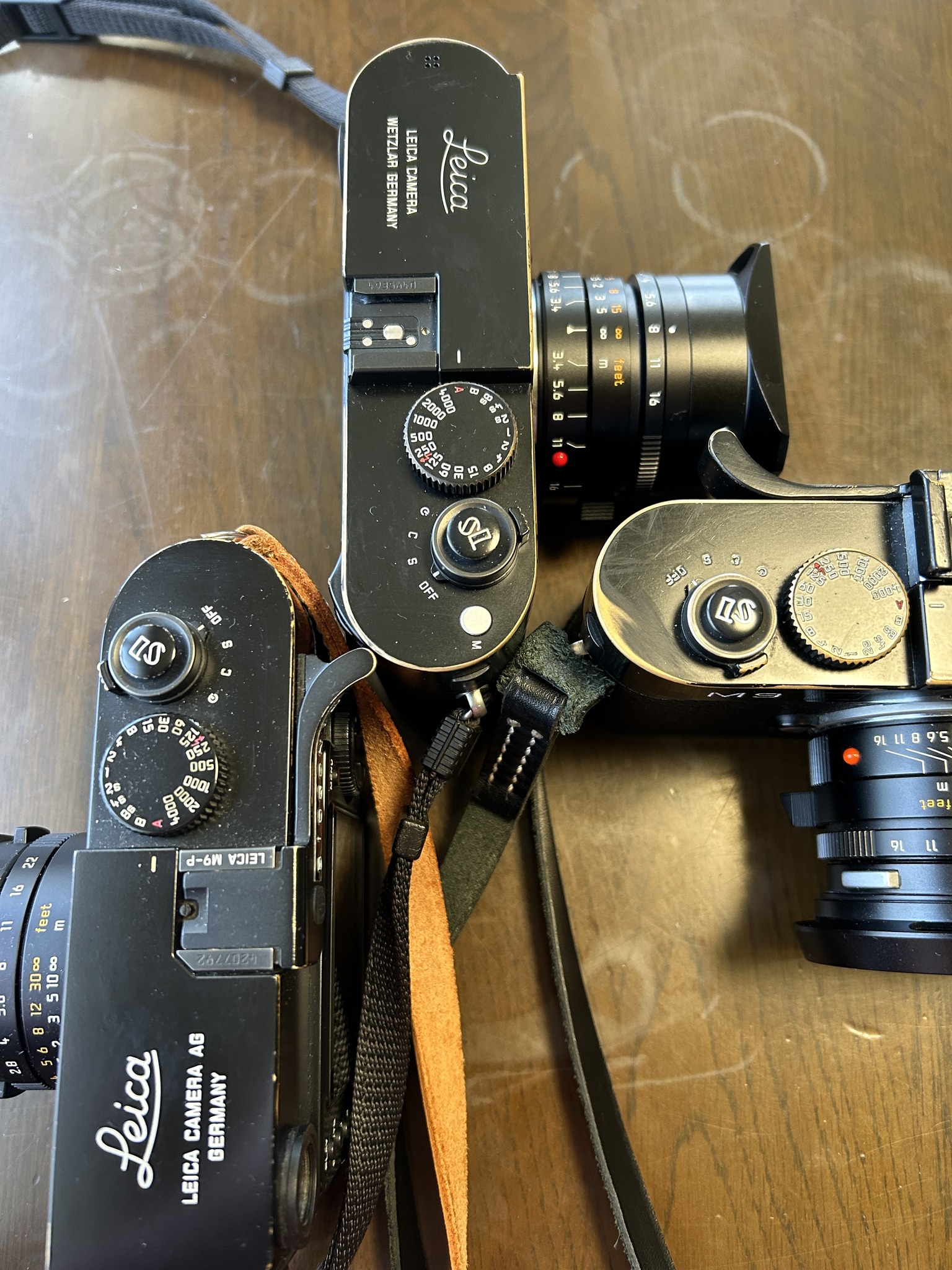 SLボタンとLSボタン」 フィルムライカの時代から装着していた