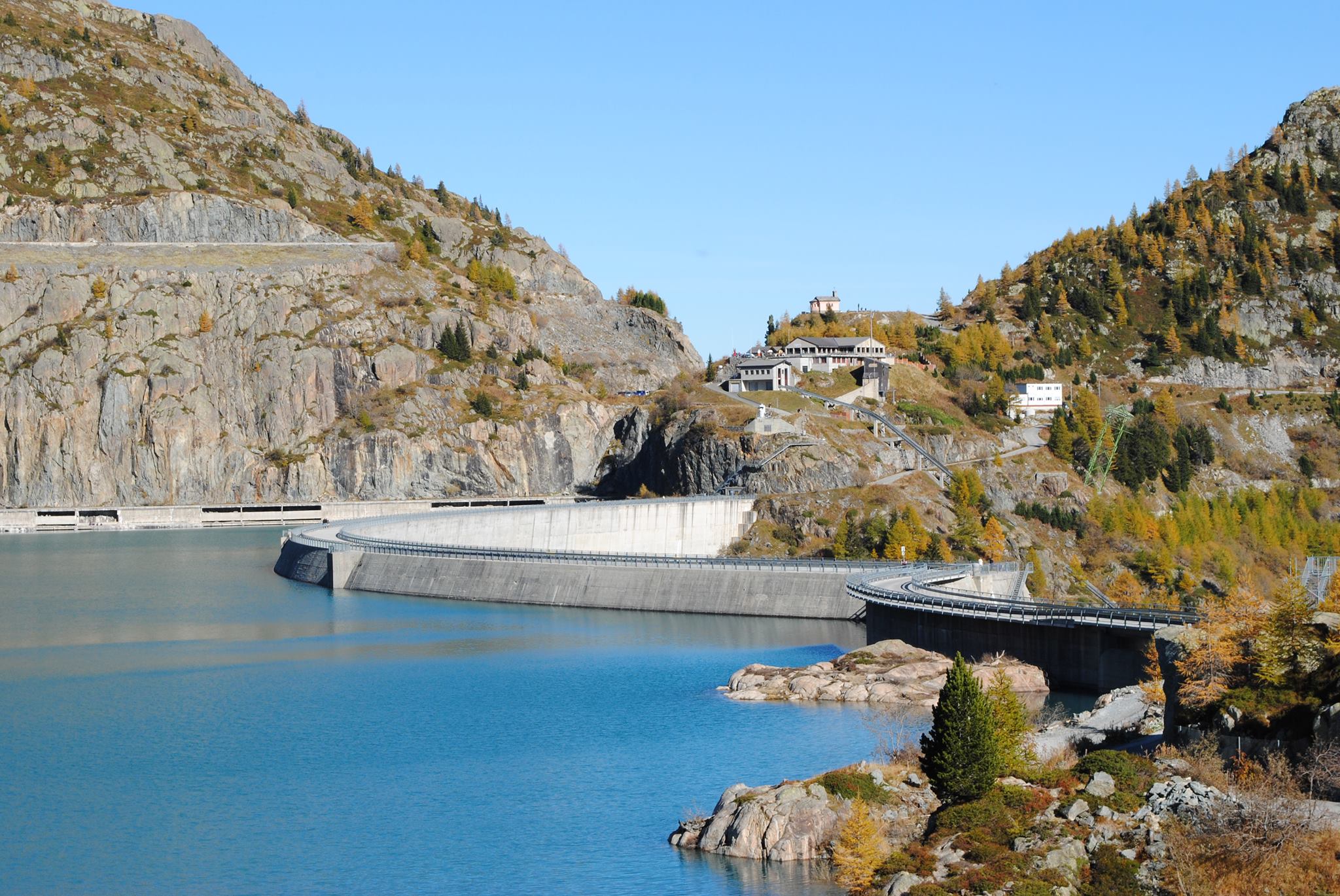 Les 3 barrages d'Émosson et de Barberine - Photo aérienne du 10 août ...