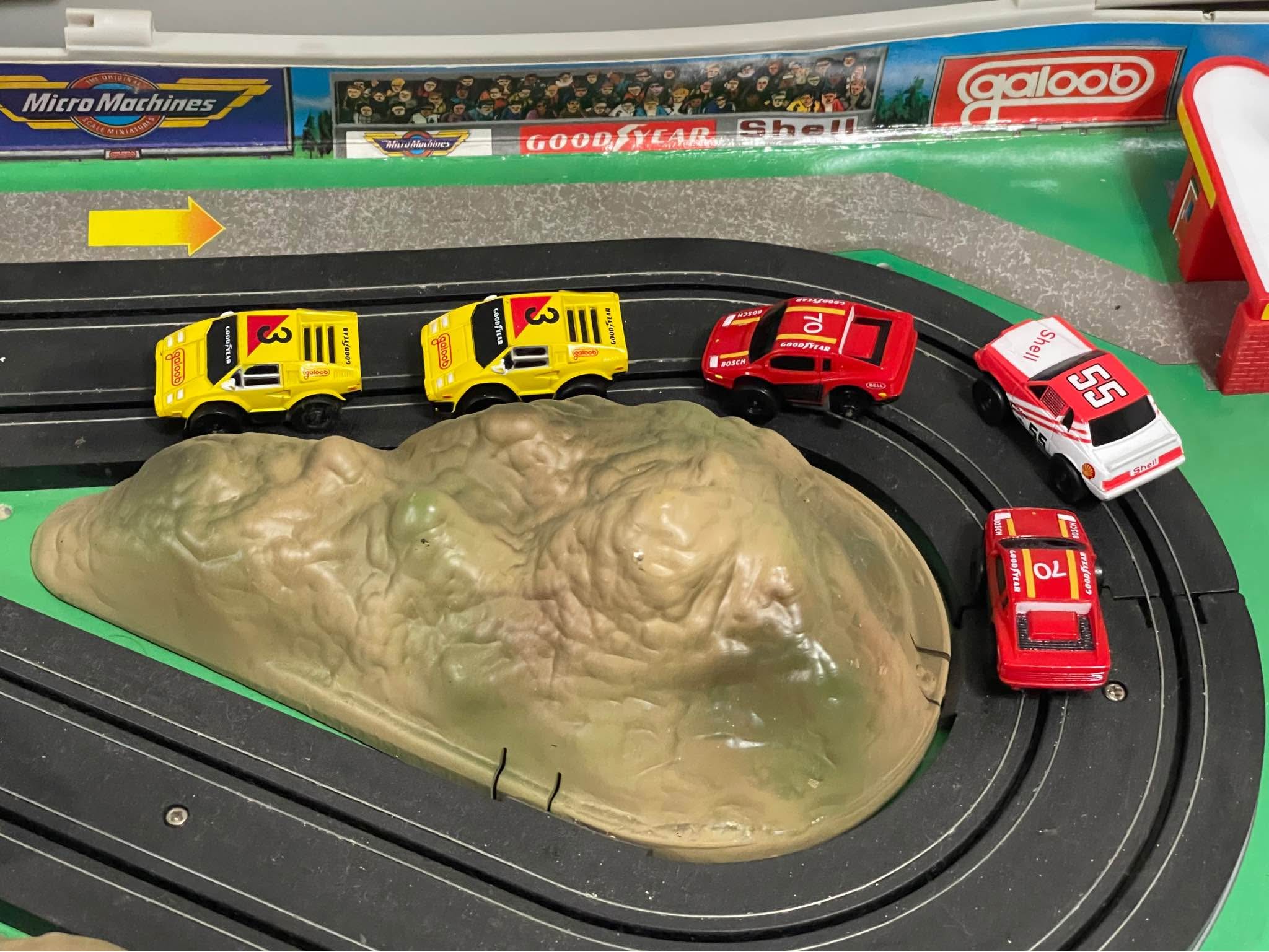 VINTAGE MICRO MACHINES RACE IN A CASE RACING SET W/5 CARS - Toy Race ...