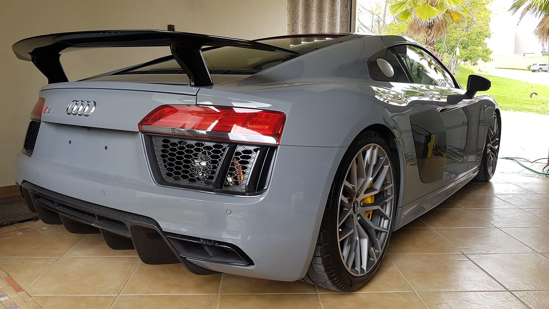 Audi R8 V10 Plus en Clean-Car 😎😎 - Clean Car Studio | Facebook