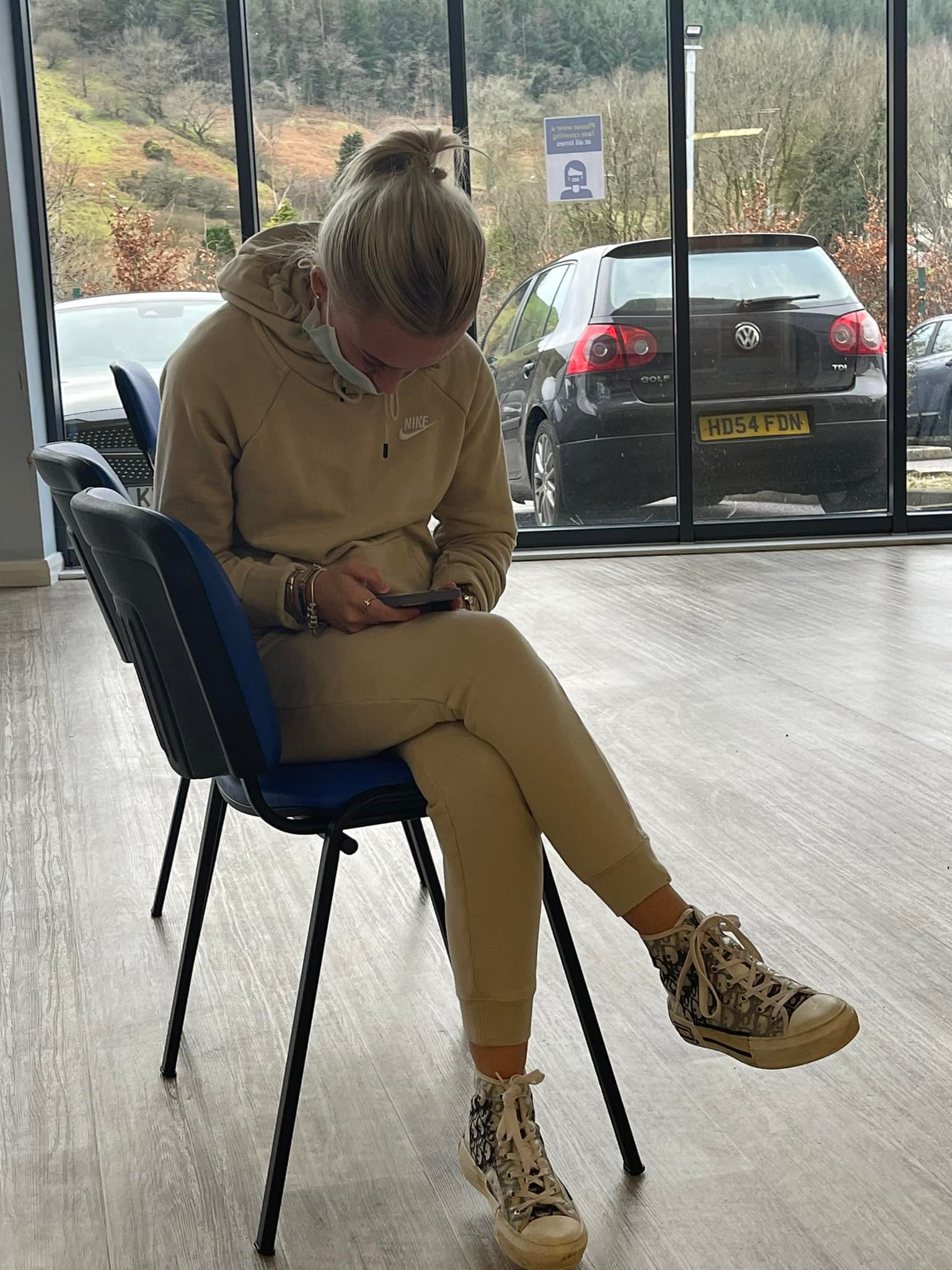 b12 injections and folic acid My girl been feeling tired & having headaches etc for a few weeks turns out she's lacking in & so has to b12 & folic acid tablets 6 PubMed Treatment of depression Cyanocobalamin Vitamin B12 for ahk-cu Bottle Size:100 mL