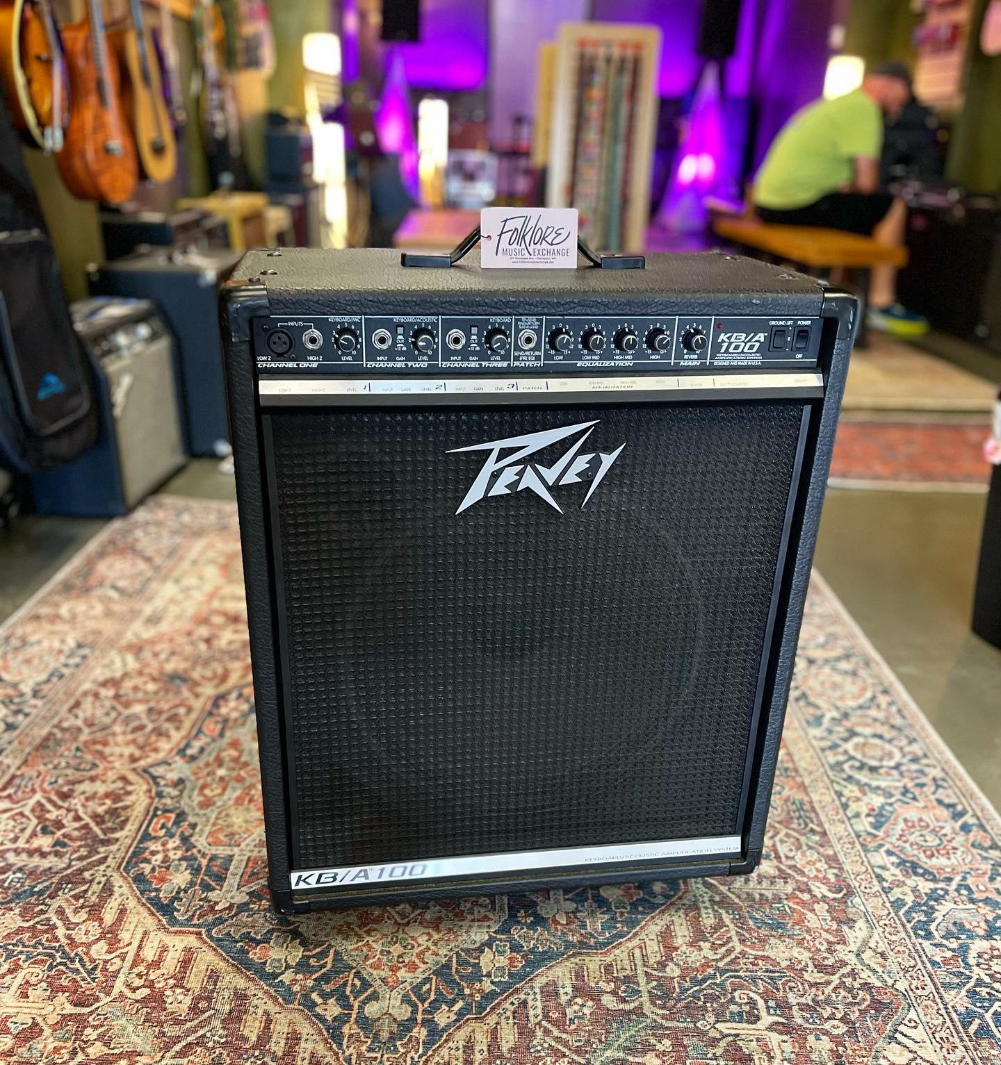 What type of speaker is in the Peavey KB-300 keyboard amp?