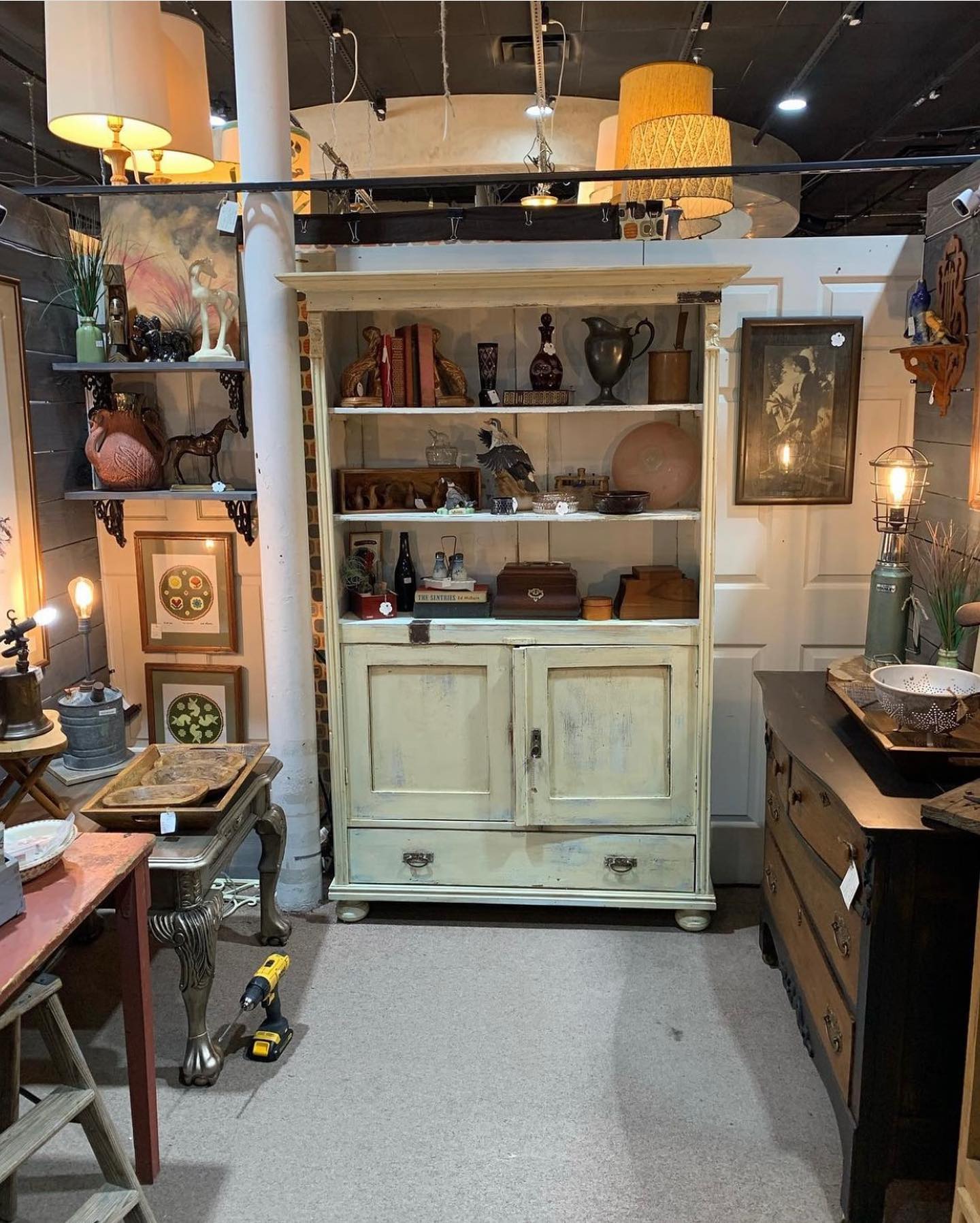 Armadillo Antiques N More