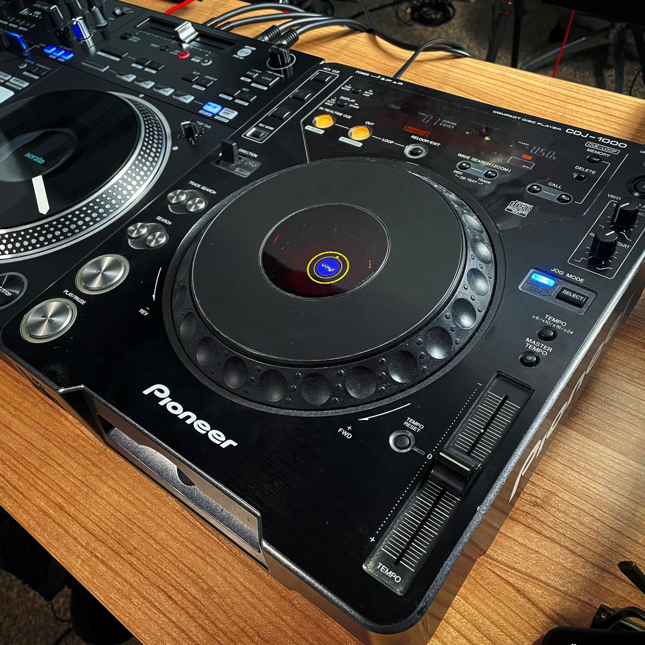 THE LEGENDARY #PIONEER CDJ-400 Throwback to when CDJS had FX built