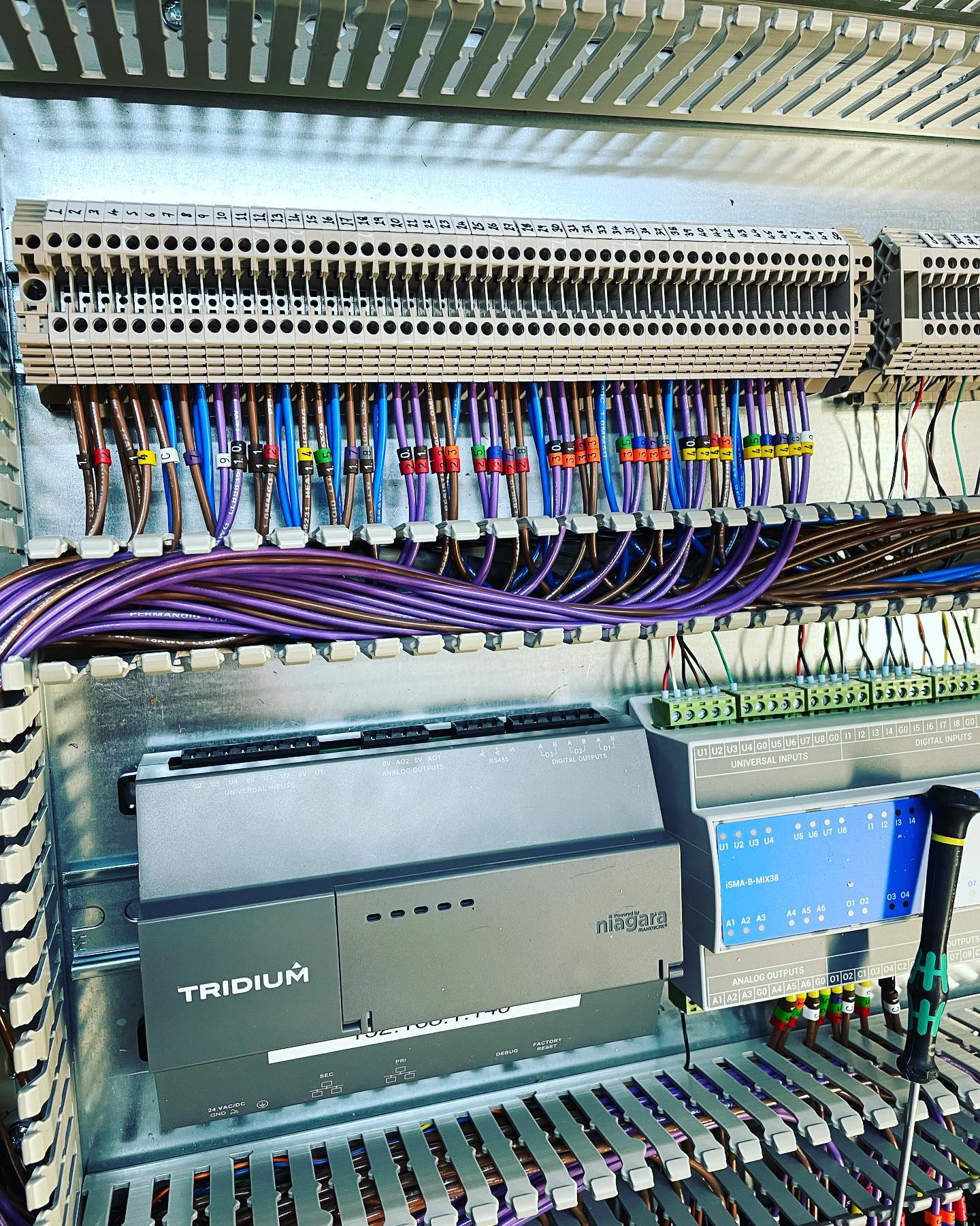 Pane bashing #wireporn #wireman... - Aztec Control Services
