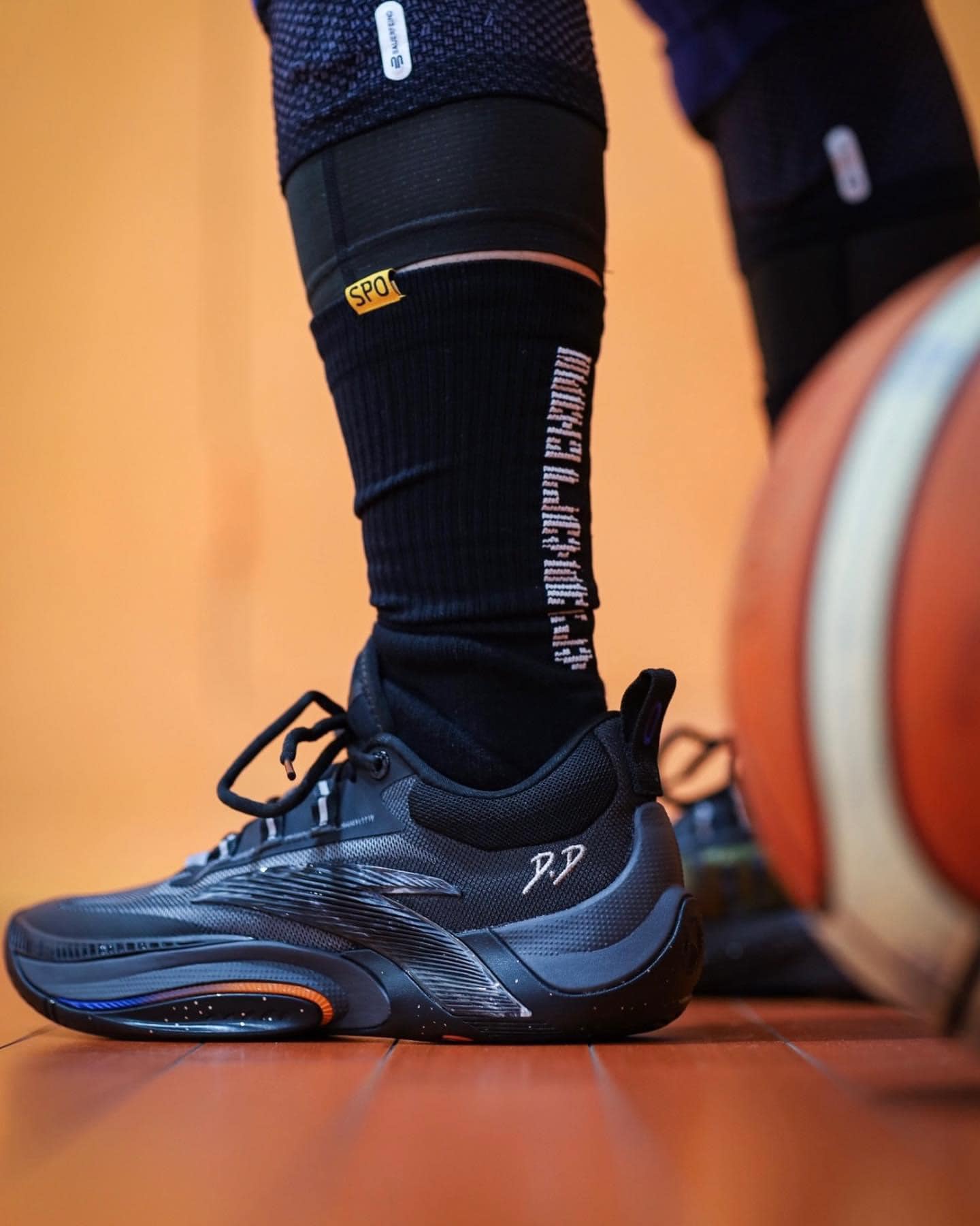 Donte DiVincenzo x Anta Instant ZAP 1 - Away/Black Warrior Sell 
