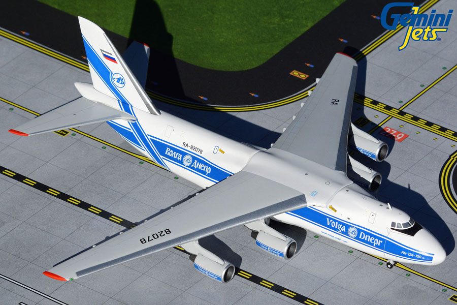 First flight of Antonov An-124 in 1982
