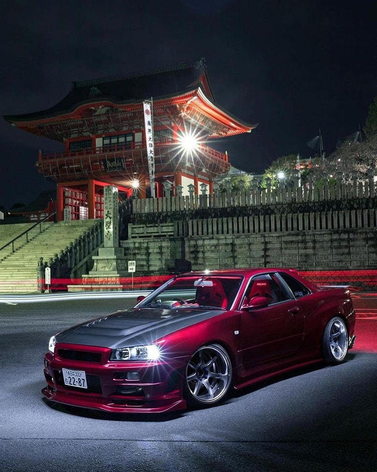 📼 VHS 🤝 R34 💙 Old-school vibes and a legendary Skyline R34 — a