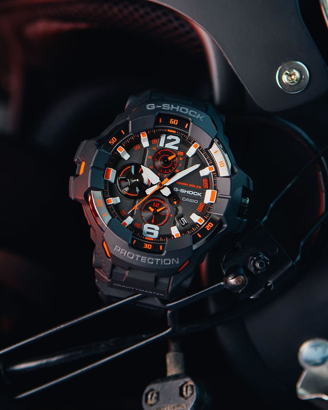 The G-SHOCK GRAVITYMASTER GR-B100. Equipment for pilots, connects 
