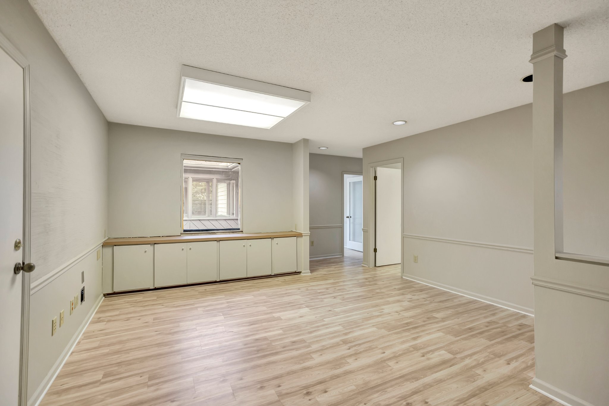 Upstairs Commerical Office for Lease N Main St Anderson Property