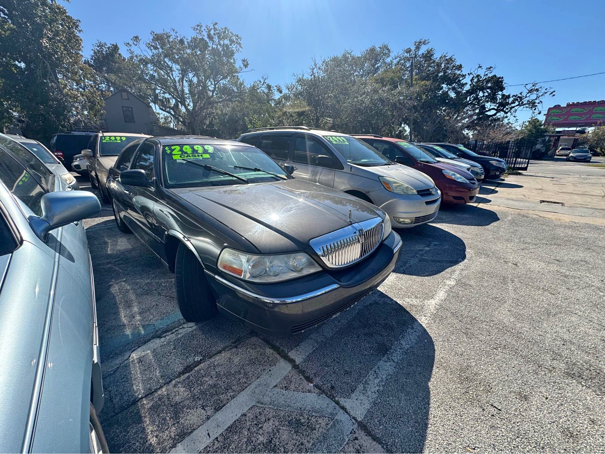 2005 Lincoln Town Car · Executive L Sedan 4D - Cars & Trucks - Daytona