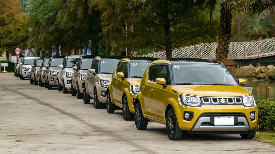 Autodis - Une jaune, une deuxième jaune, puis une autre couleur ivoire ...