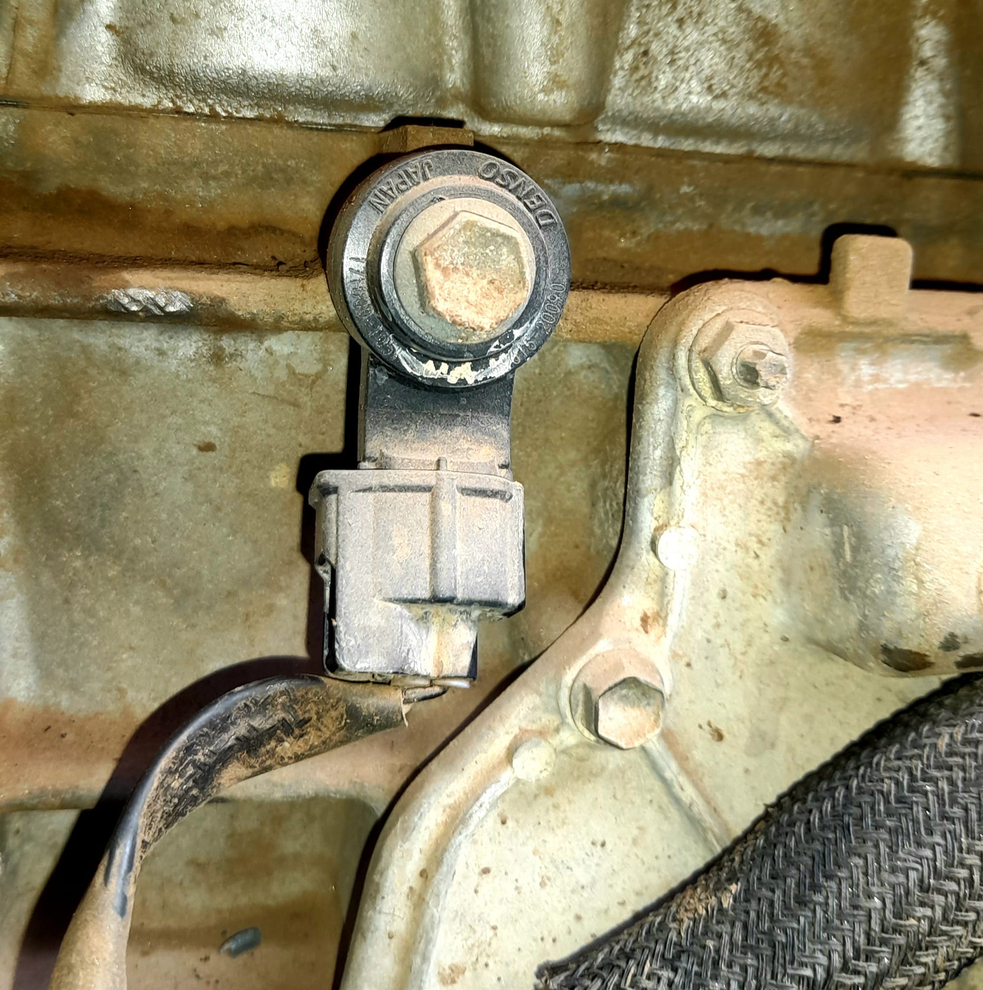 How to access the 65551 knock sensor on a vehicle