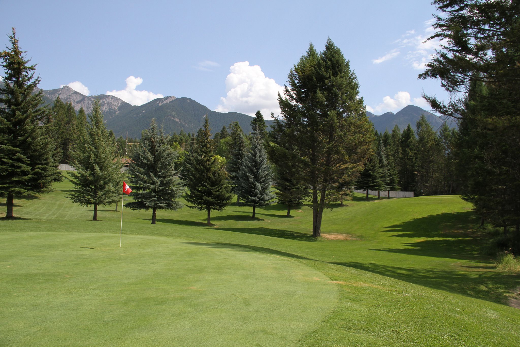 Edgewater Hilltop Par 3 Golf & RV Park | Radium Hot Springs BC