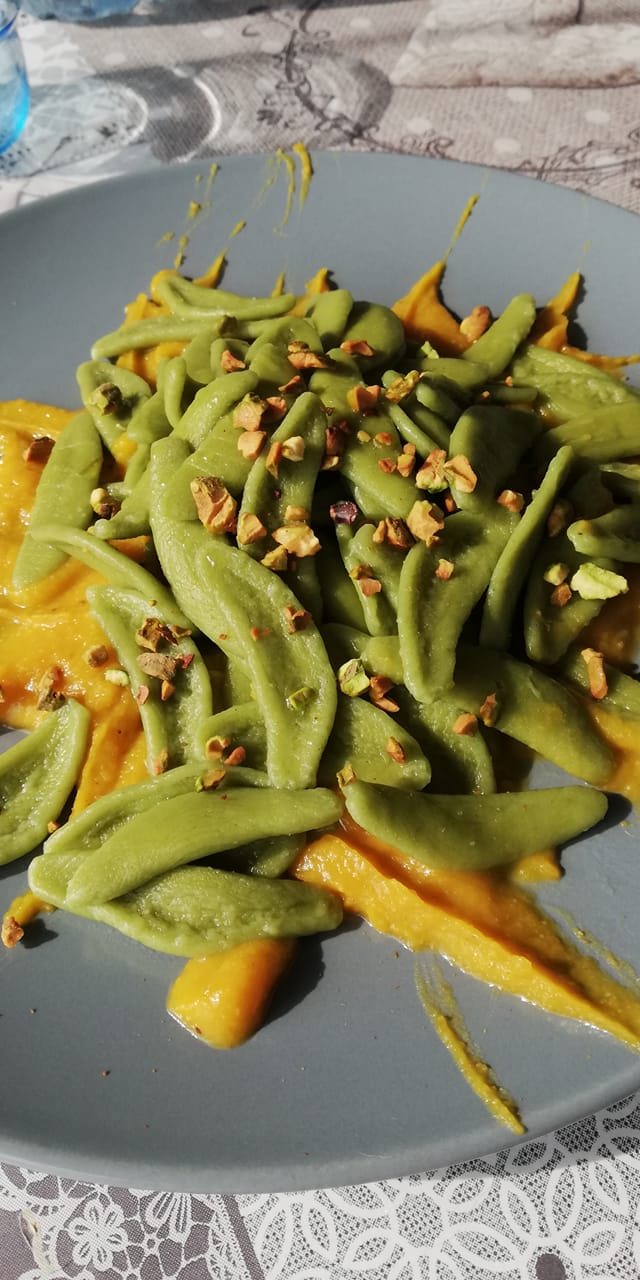 L' - Basilico Erba aromatica dell'estate. Olio essenziale ricco di ...