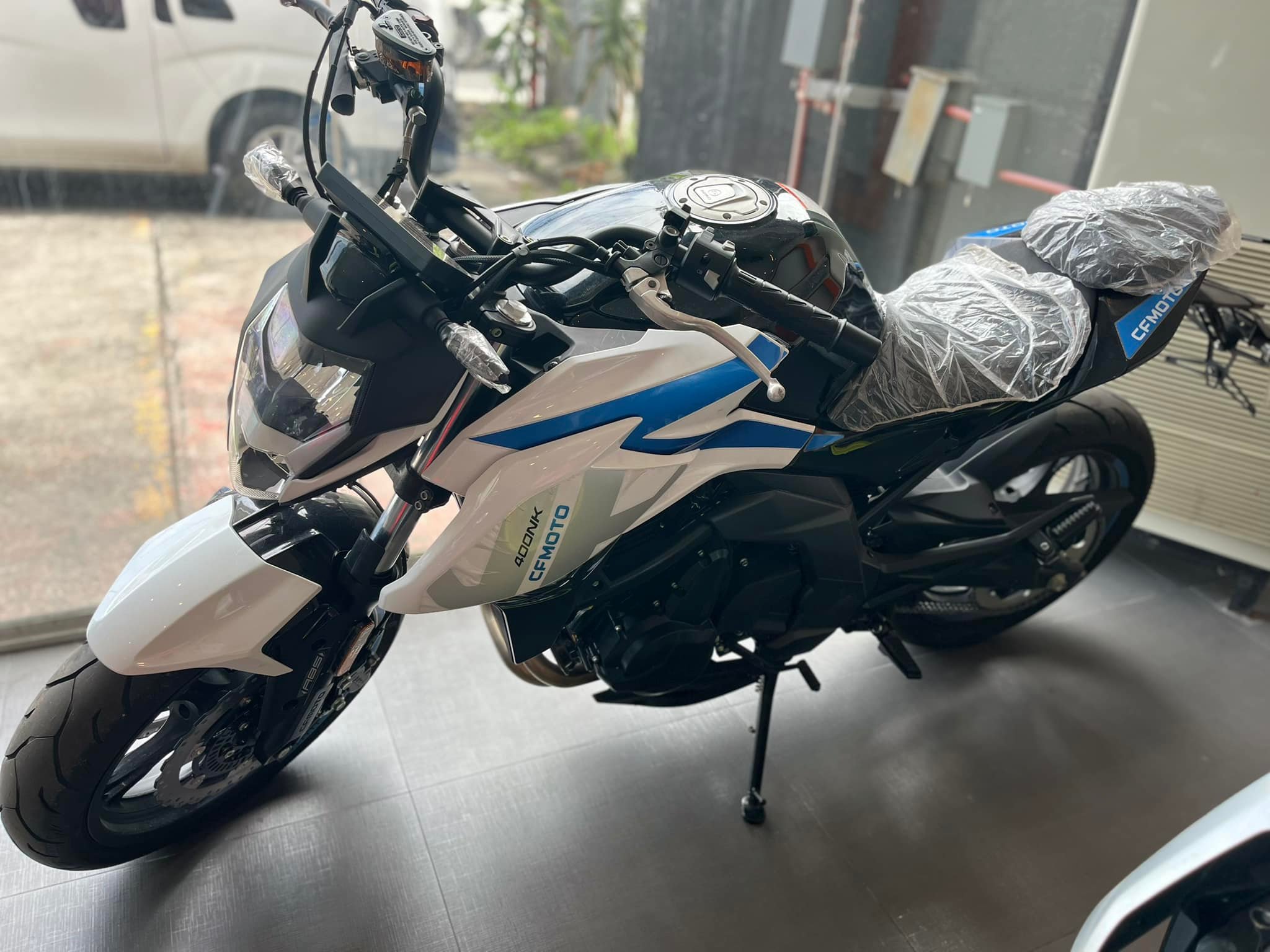 リ(^_^) 💦CF MOTO NK400 💰SRP 219,900 ‼️NOW 199,900 🚥FREEBIES🚥 ✓FREE 3