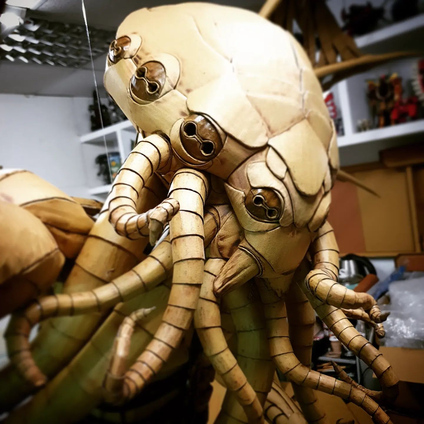 終於 頭部完成🐙🐙🐙 #Cardboard #Sculpture... - 鍾凱翔 Kai-Xiang Zhong