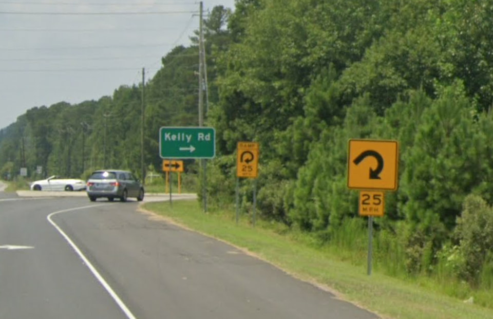 there is NO way that is MUTCD-compliant | Isn't this sign supposed to ...