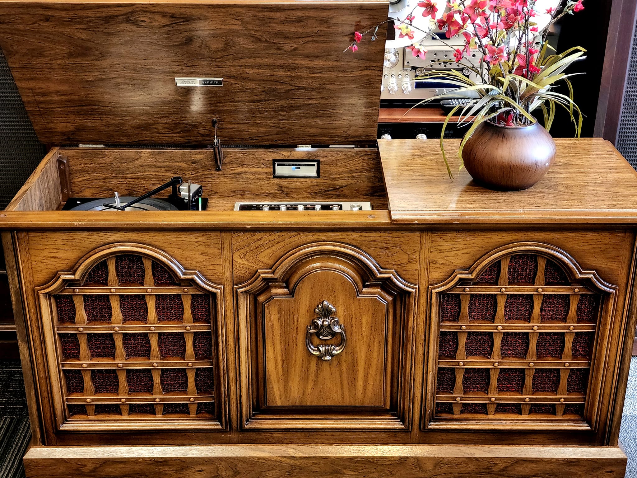 Refurbished 1974 Zenith G921P floor model console for sale