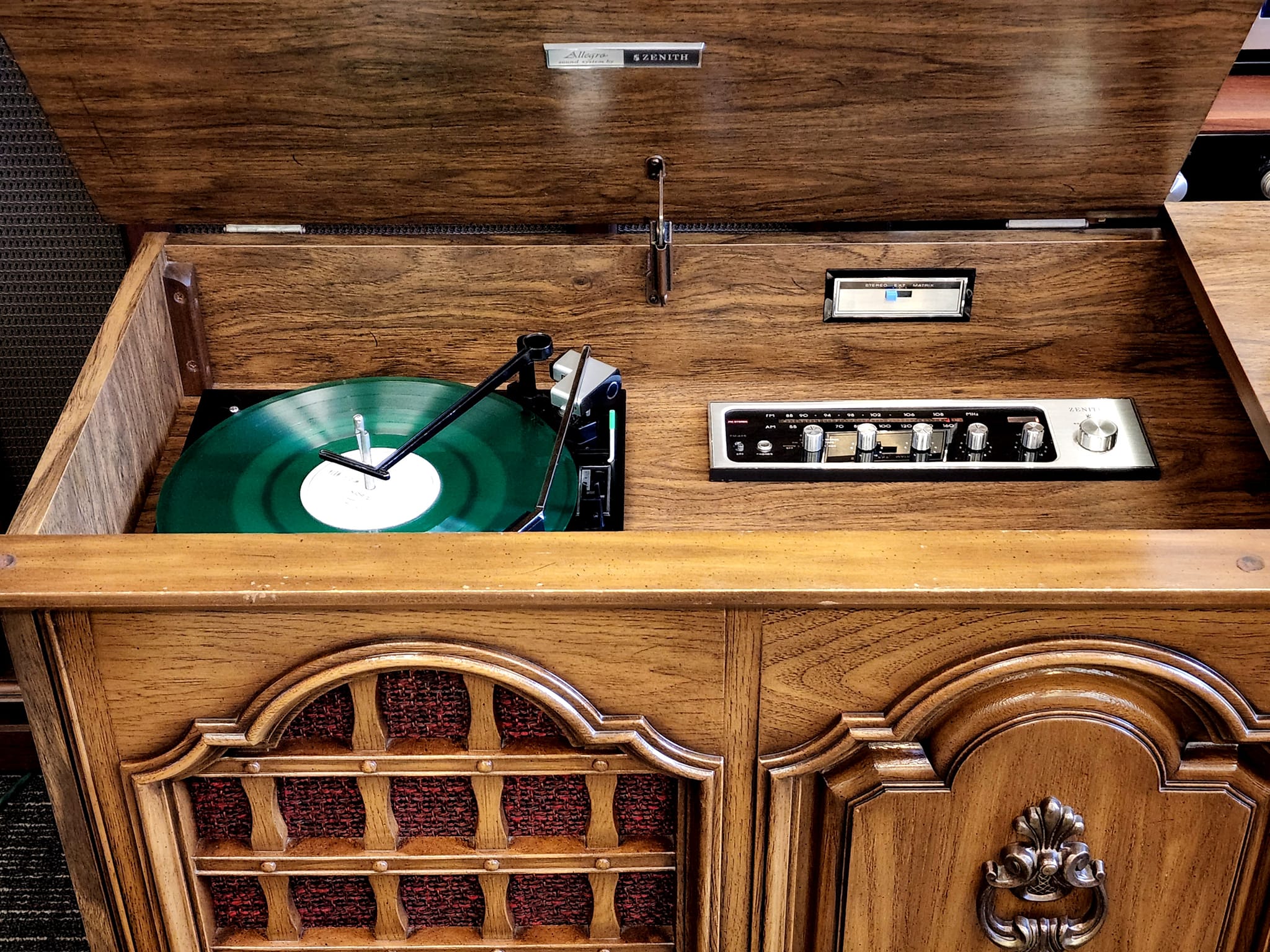Refurbished 1974 Zenith G921P floor model console for sale