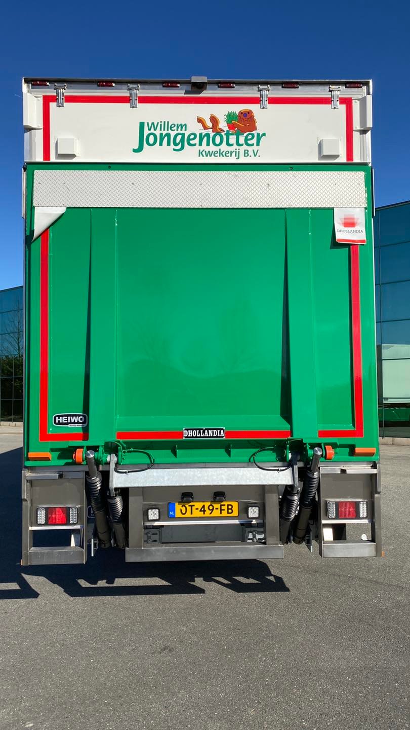 Jongeotter Kwekerij uit... Carrosseriefabriek Heiwo