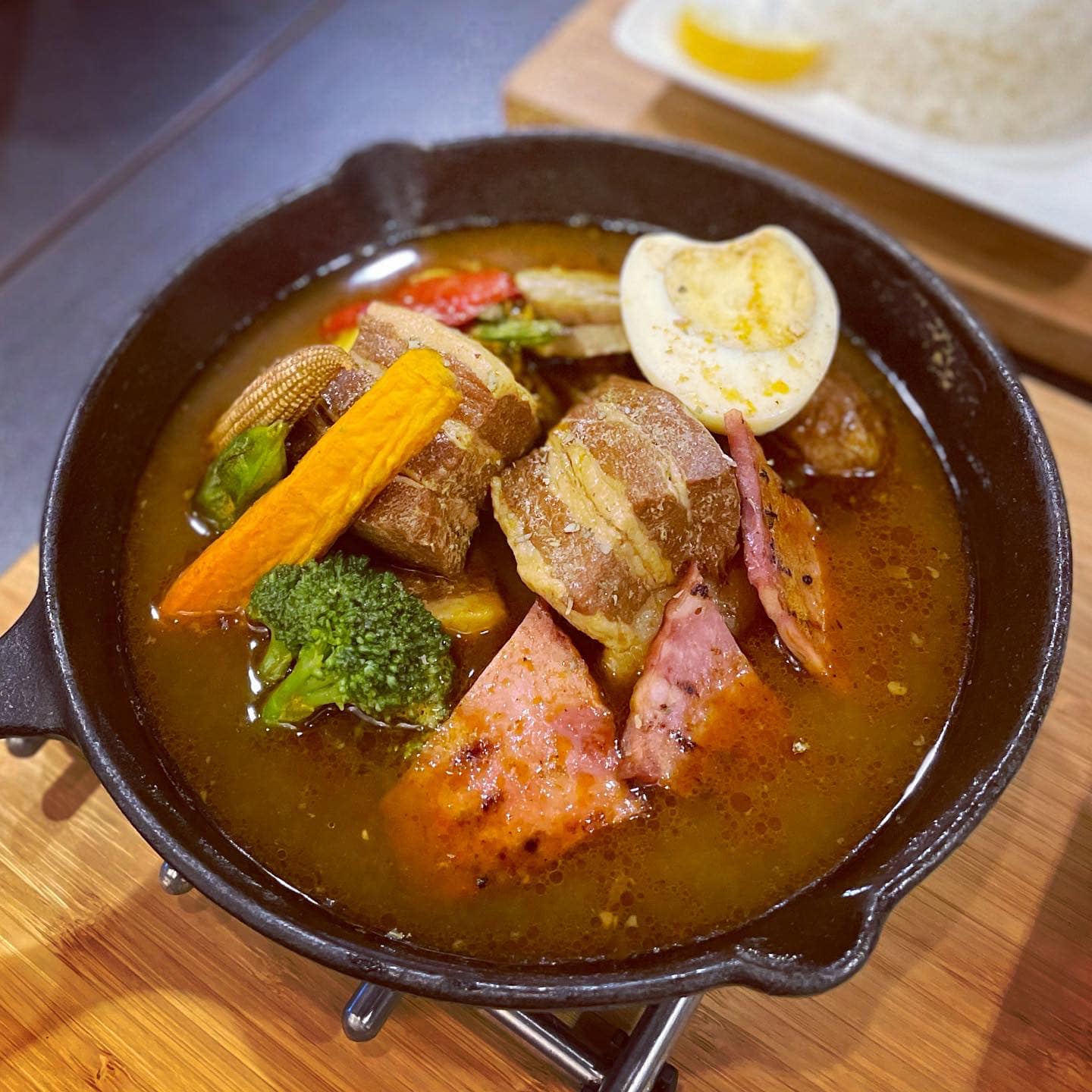 東區動趣！216巷 - #銀兔湯咖哩 🥘 應該開兩年以上了 🤔 今年終於來吃 🤣 原址之前是 #漂丿燒肉食堂...