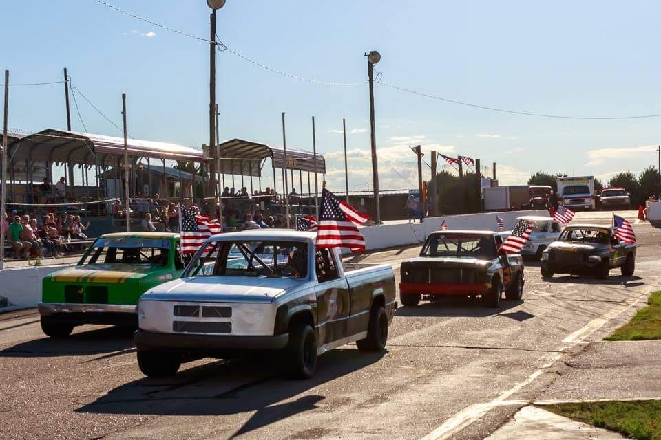 🛻🏁 Truck Night at the Track 🏁🛻... - Hi Way 92 Raceway Park