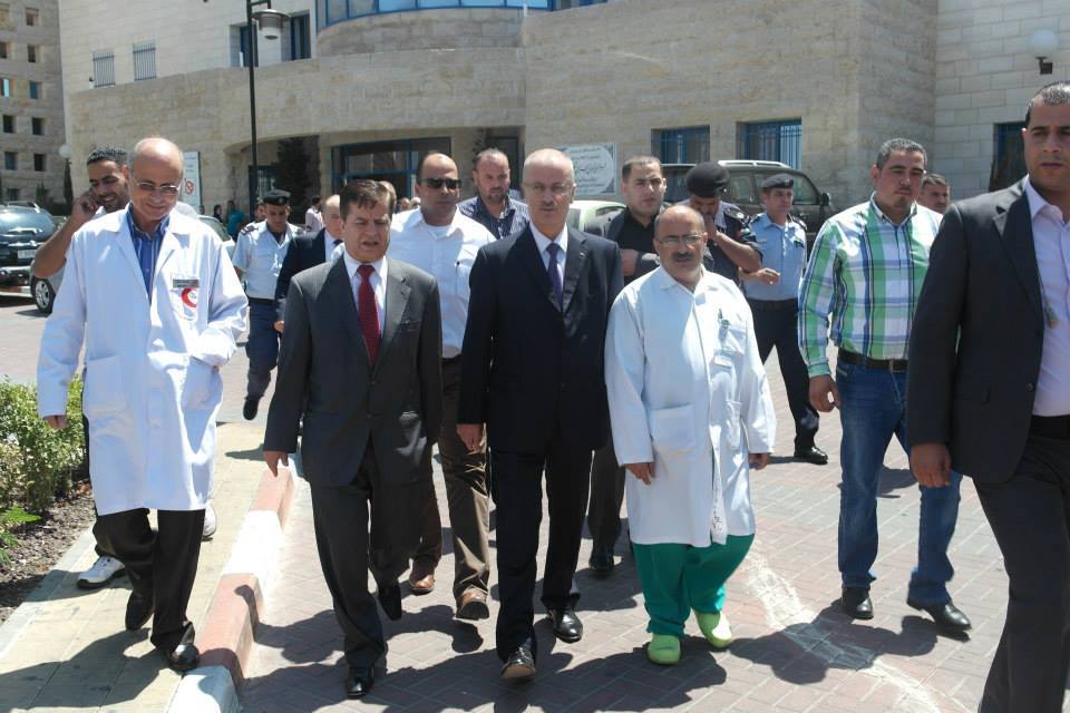 مجمع فلسطين الطبي رام الله لاثنين 10 02 2014 وزارة الصحة العلاقات العامة والإعلام في عام 1963 ز رعت بذرة مستشفى رام الله وظلت تنمو رويدا رويدا ت راكم إنجازاتها وقصص نجاحاتها حتى