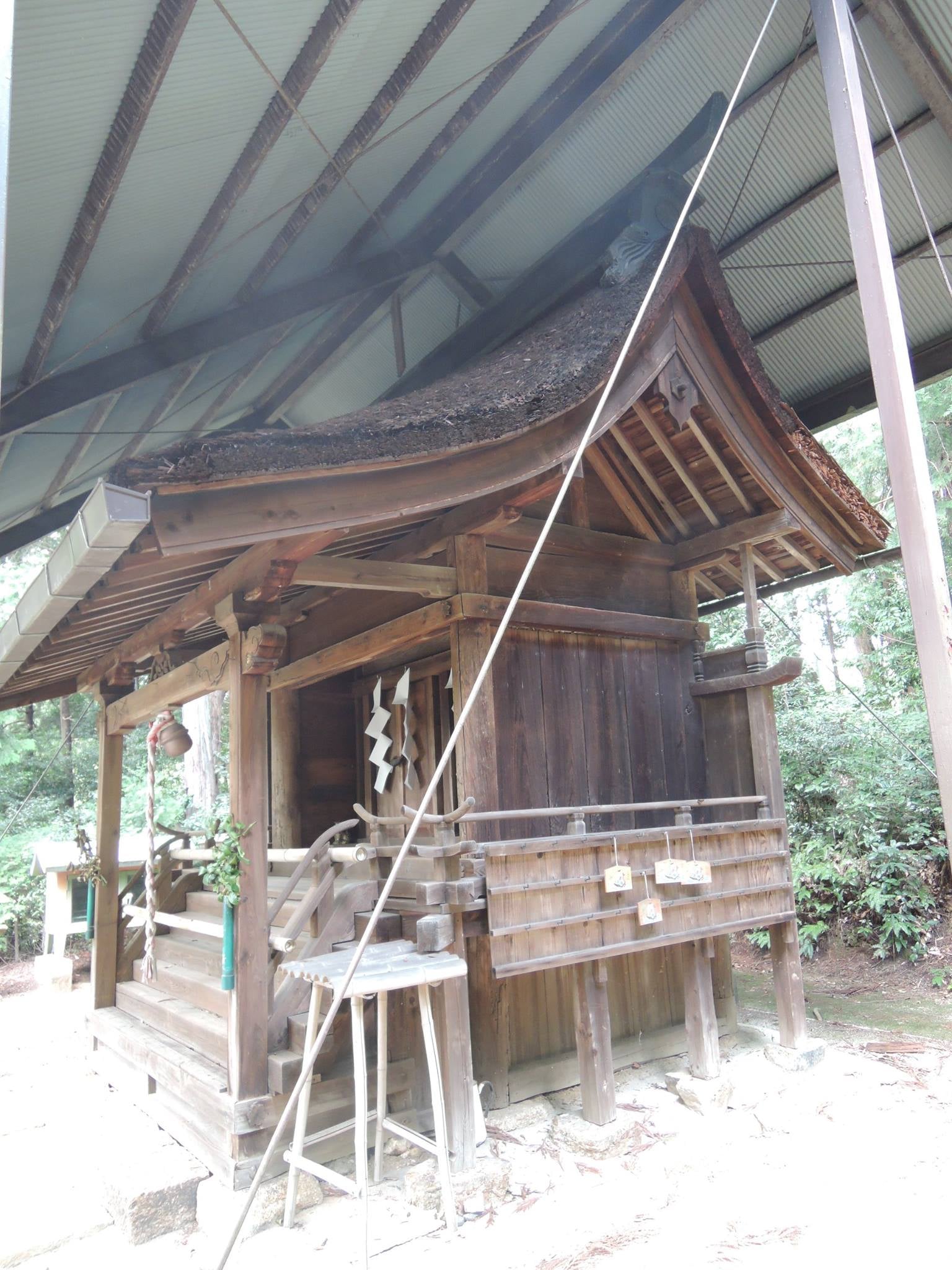 醍醐の歴史と暮らしを学ぶ会 - 北小栗栖天神宮 流造り。桧皮ぶき？こけら葺き？ 由緒はかなり古い このあたりの産土神 天神ってあるから道真さん ...