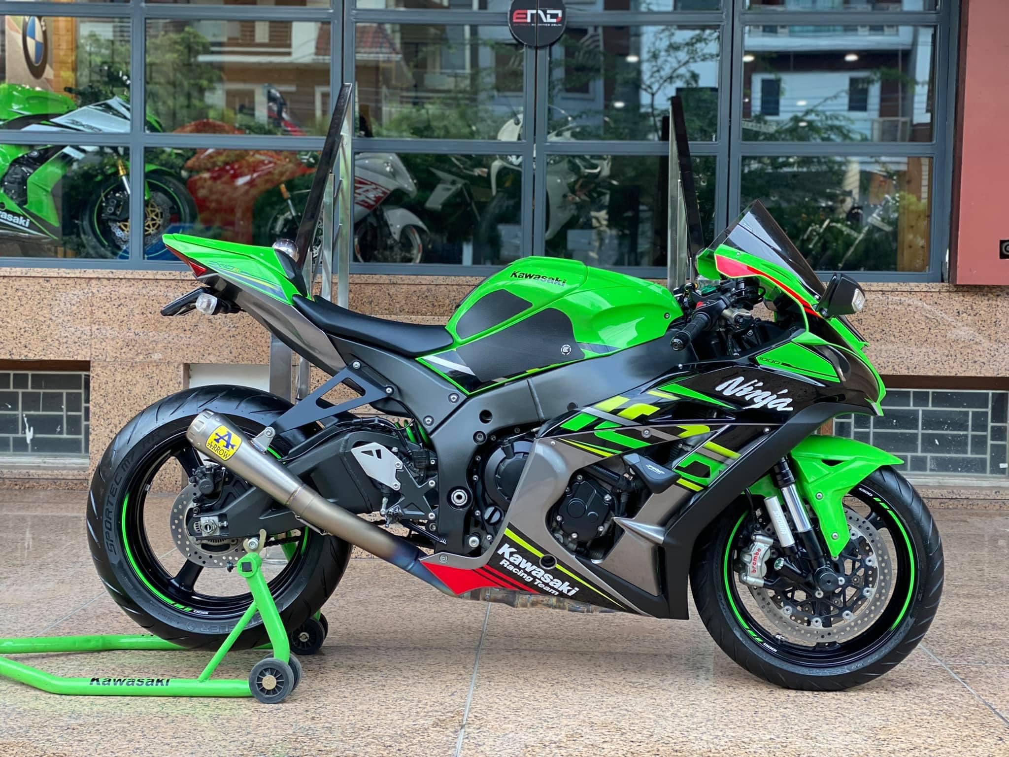 Kawasaki ZX-10R ———SOLD——— Location : East delhi. **Finance