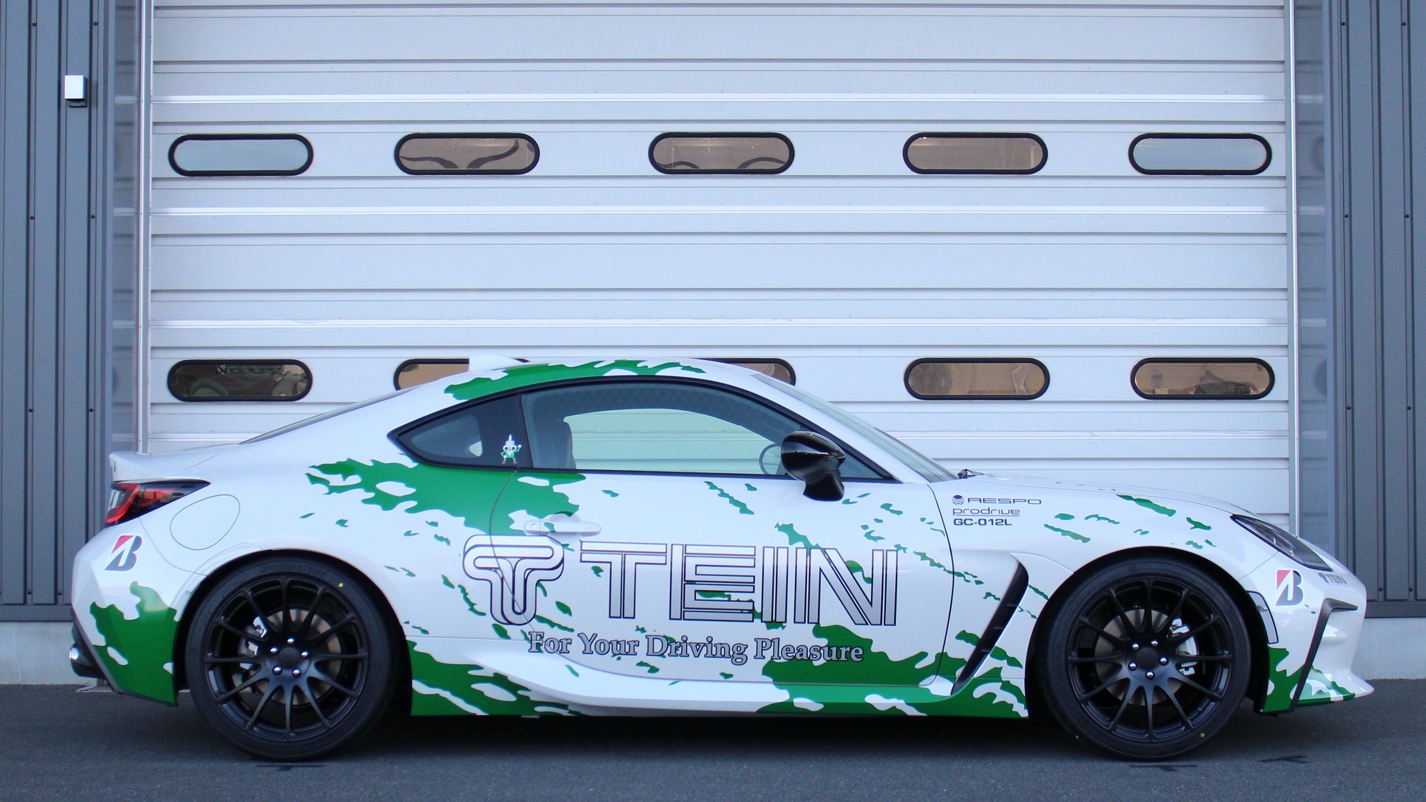 Prodrive GC-012L × TEIN GR86 TEINの人気車高調「MONO RACING」のGR86