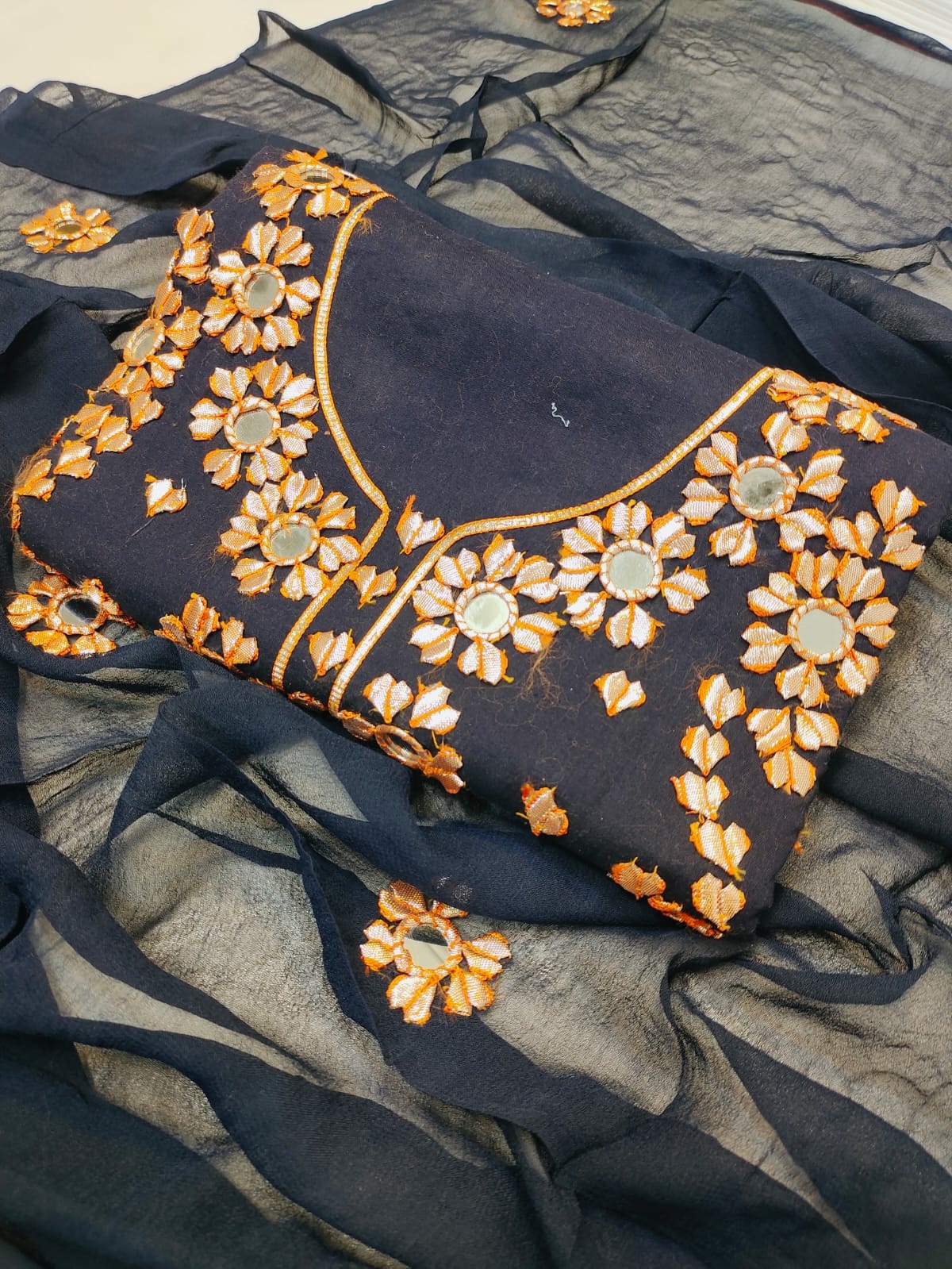 Kasheeda - 🦋 *LAWN #Handmade Gotta*🦋 🌺#Embellish #youR... | Facebook