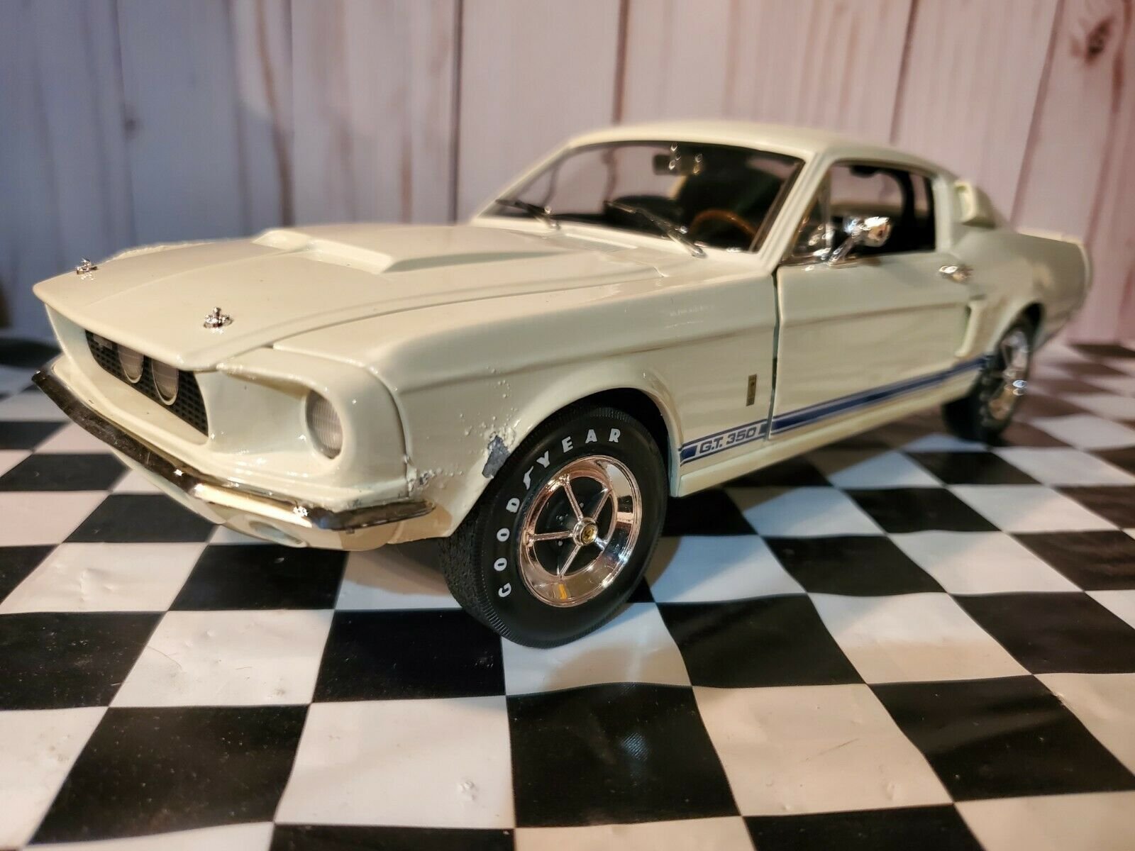 Ertl American Muscle 1967 Ford Mustang Shelby GT-350 1:18 Barn 