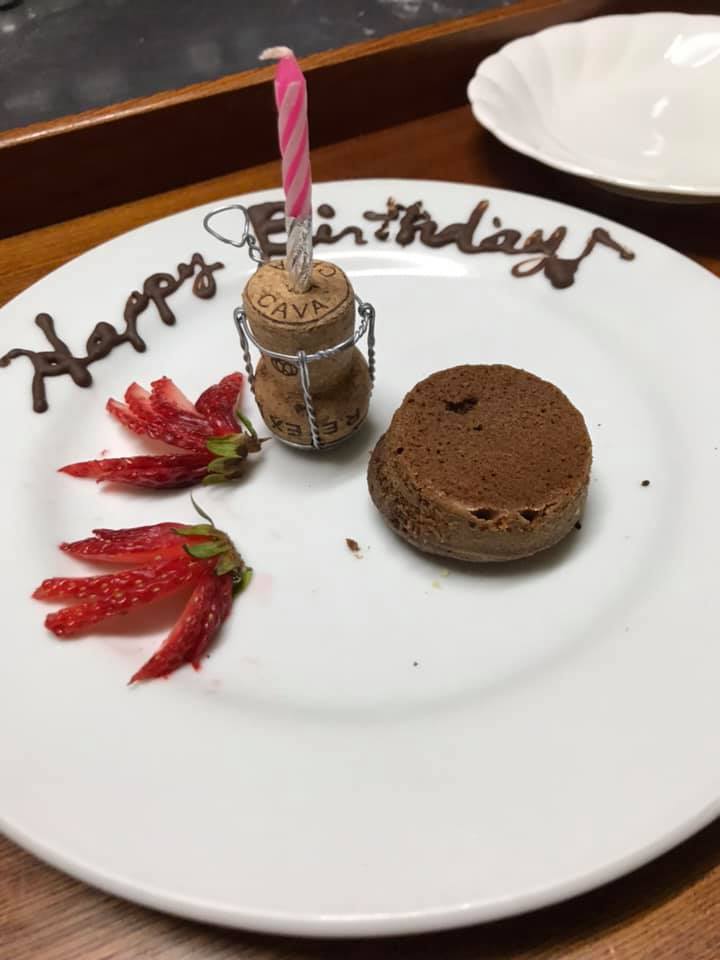 大西屋旅館 Onishiya 本日御投宿のお客様 お二組 お誕生日 どちらも奥様が 夫の誕生日なので 何かサプライズを とのお尋ね そこで こんなデザートプレートをご用意させて頂きました Facebook