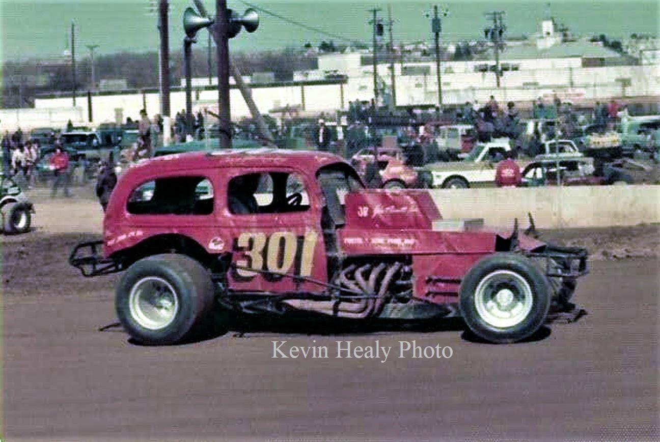 Craig McCaughey #301 pulls onto the Nazareth frontstretch. Kevin
