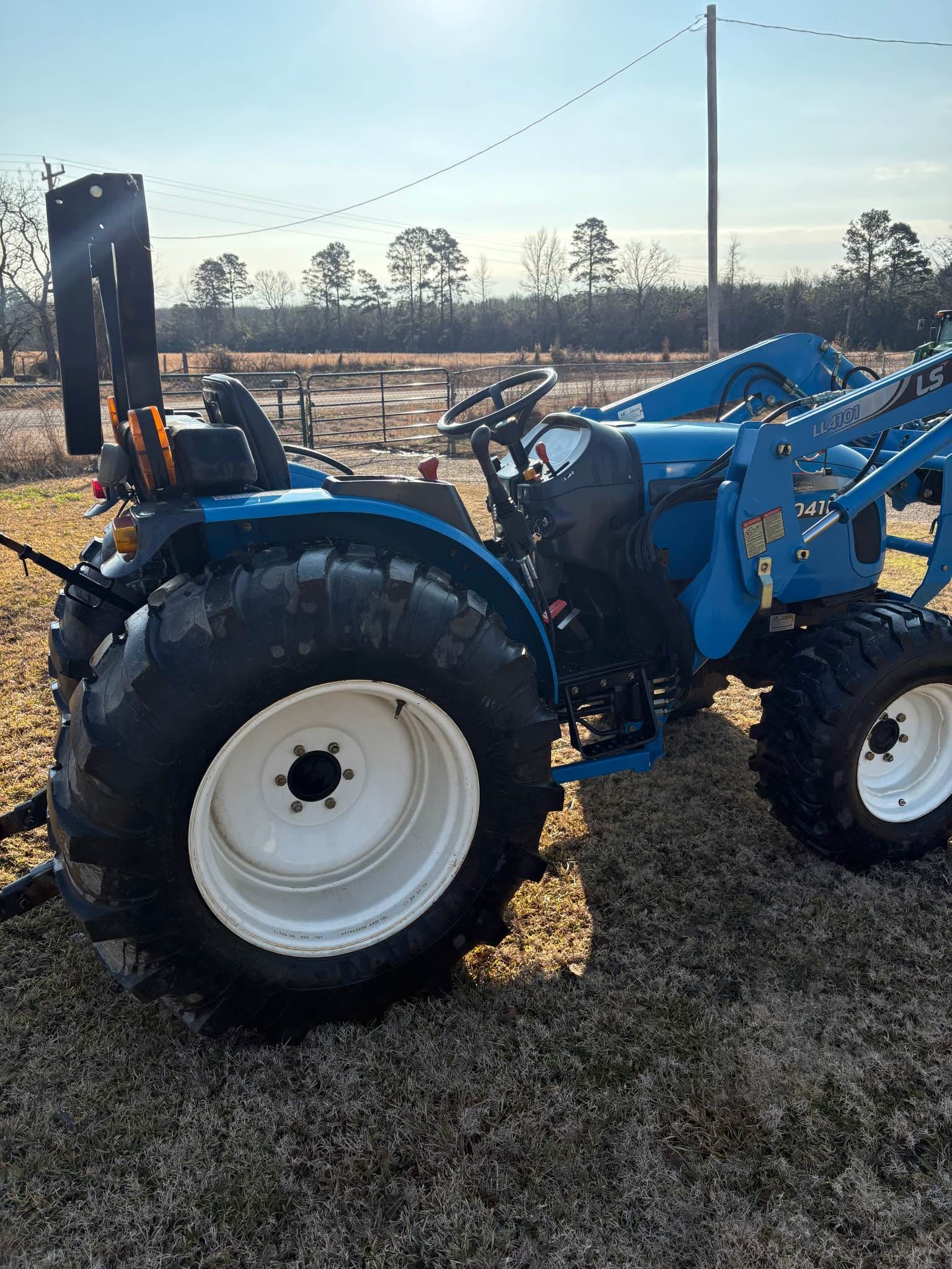 LS R4041 H loader tractor - Lawn Mowers - Haworth, Oklahoma | Facebook ...