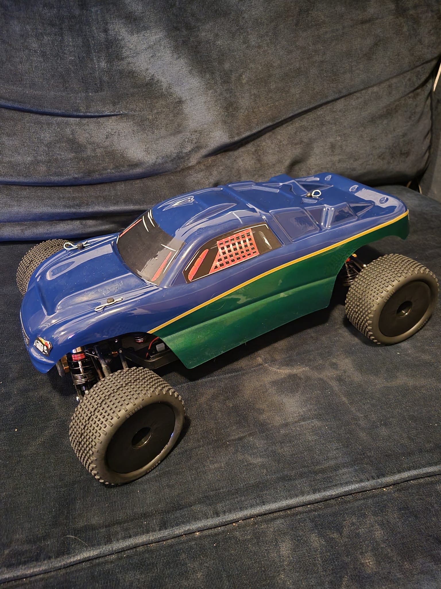 XKs/Wltoys 104001 1/10 scale buggy review and upgrade ideas