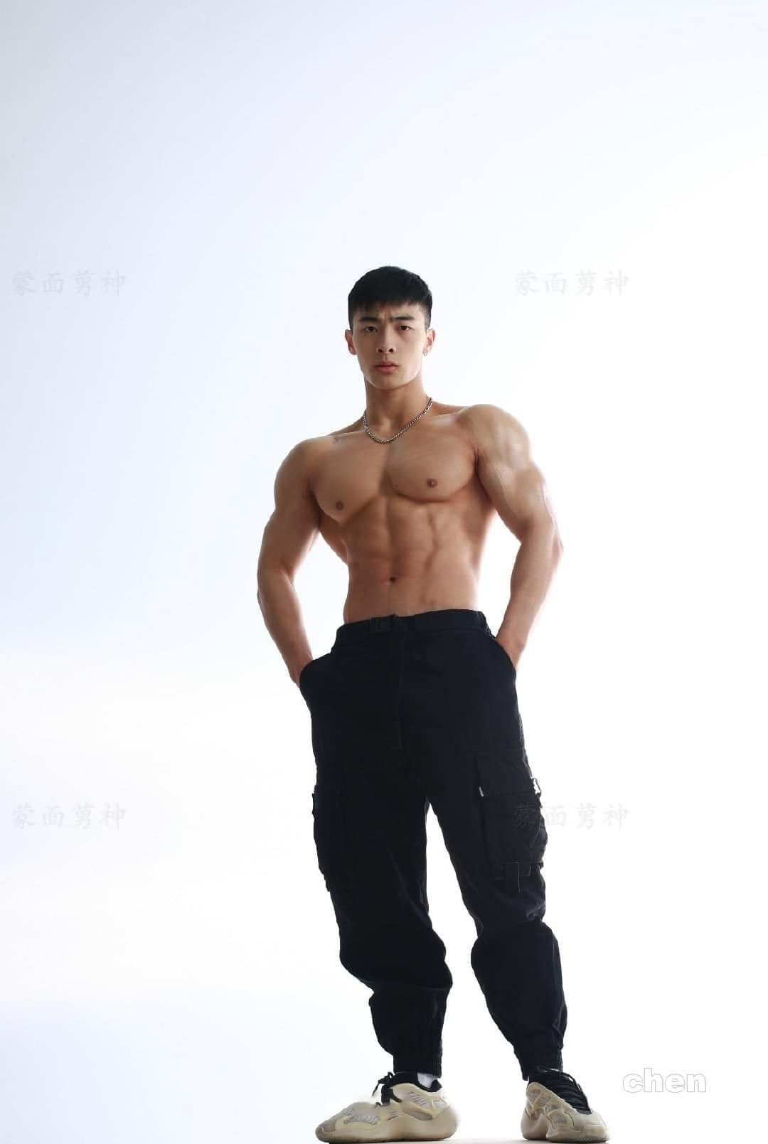 健身教练 #彭果 肌肉写真照，完美身材凸显极致 ! Moses... - Unofficial Moses Chan | Facebook
